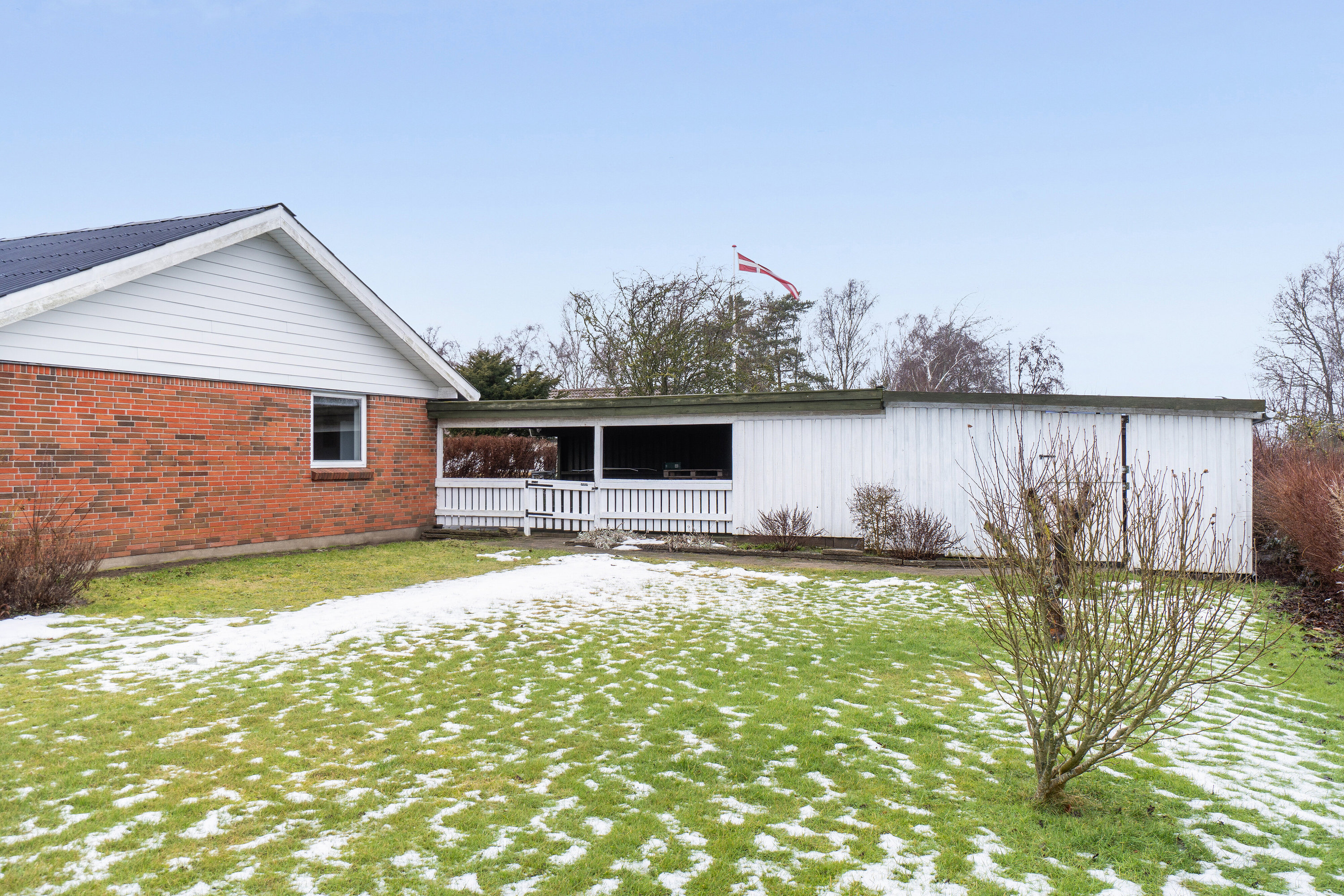 Fremhævet set fra haven billede i fuldskærmstilstand. Billede af Vejsager 19, 4241 Vemmelev