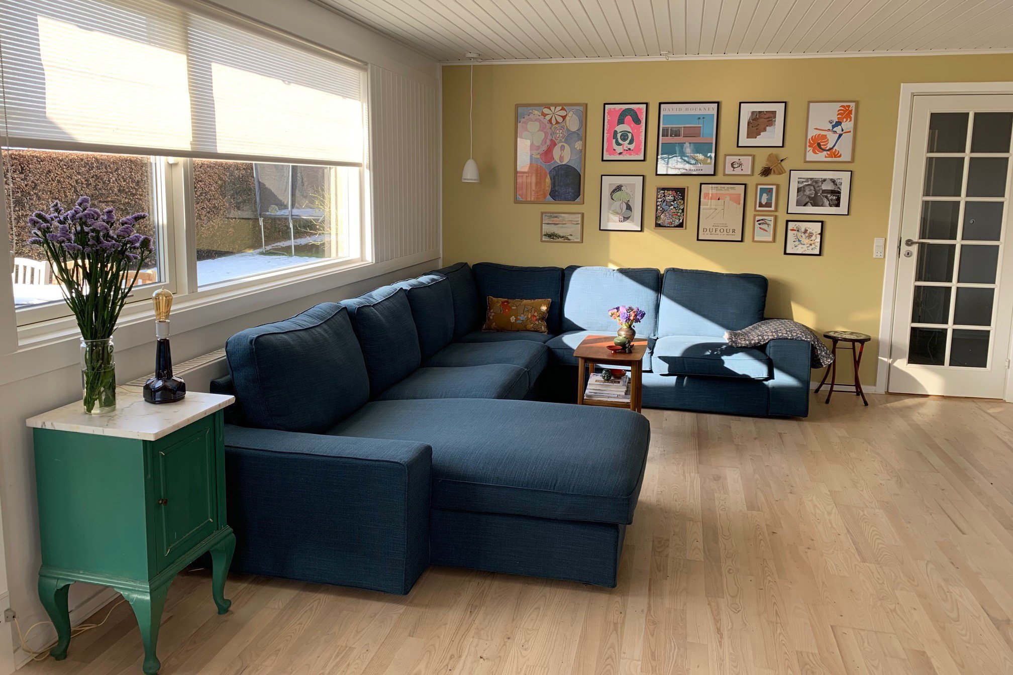 Fremhævet stue billede i fuldskærmstilstand. Billede af K A Hasselbalchs Vej 32, 3070 Snekkersten