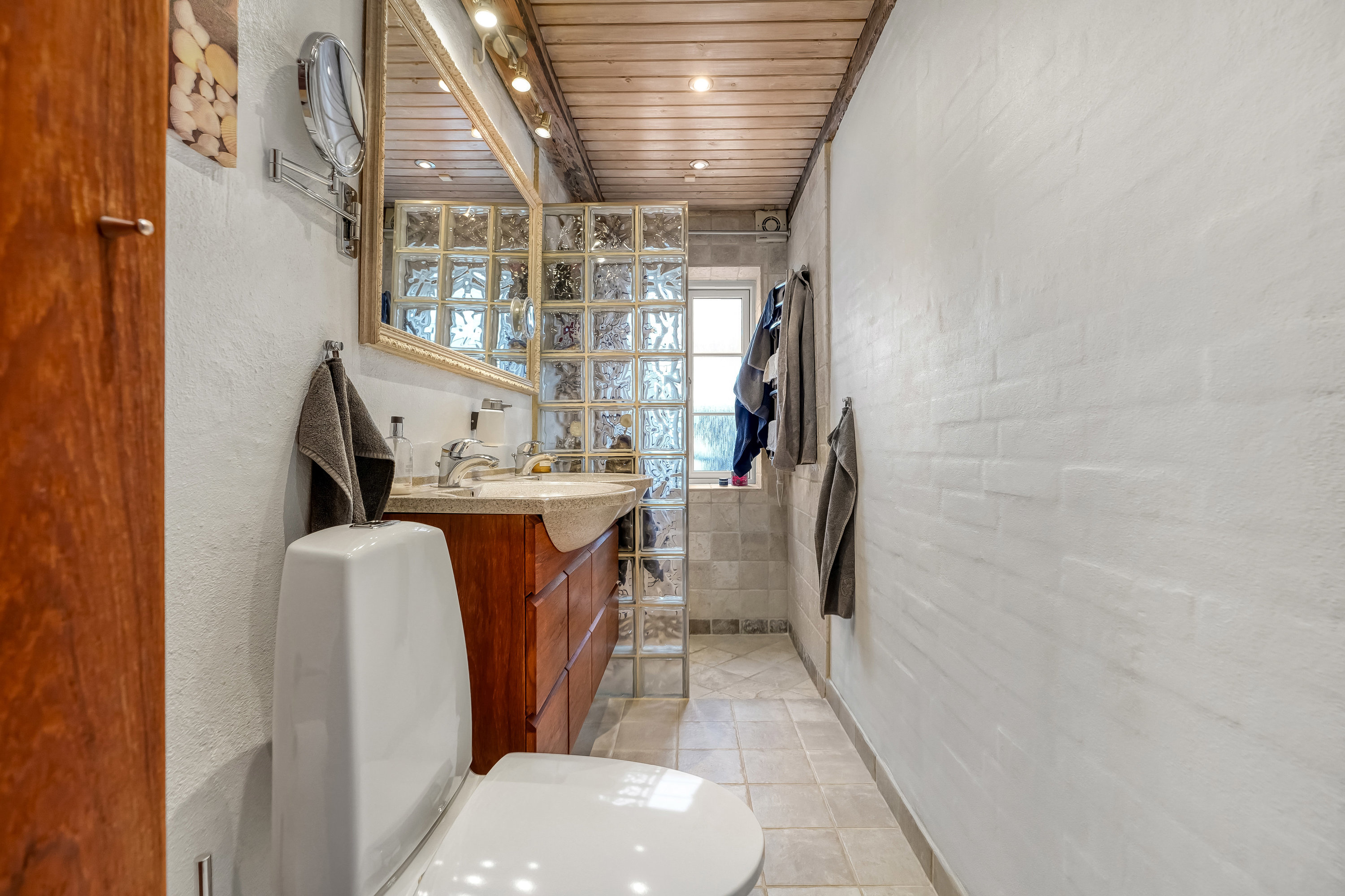 Fremhævet badeværelse billede i fuldskærmstilstand. Billede af Ramsherred 20, 5000 Odense C