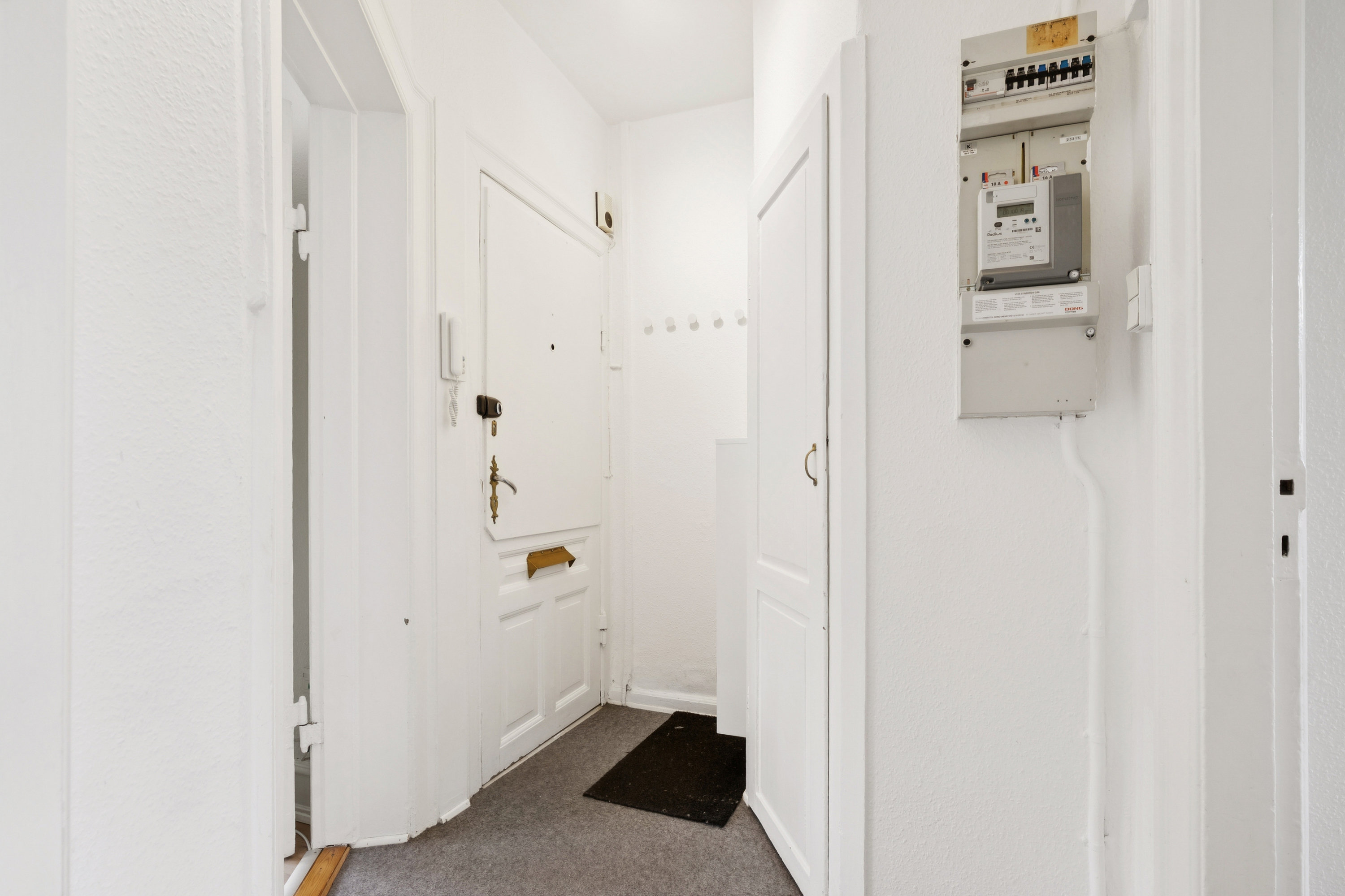 Fremhævet entré billede i fuldskærmstilstand. Billede af Rolfsvej 16, 3. th., 2000 Frederiksberg