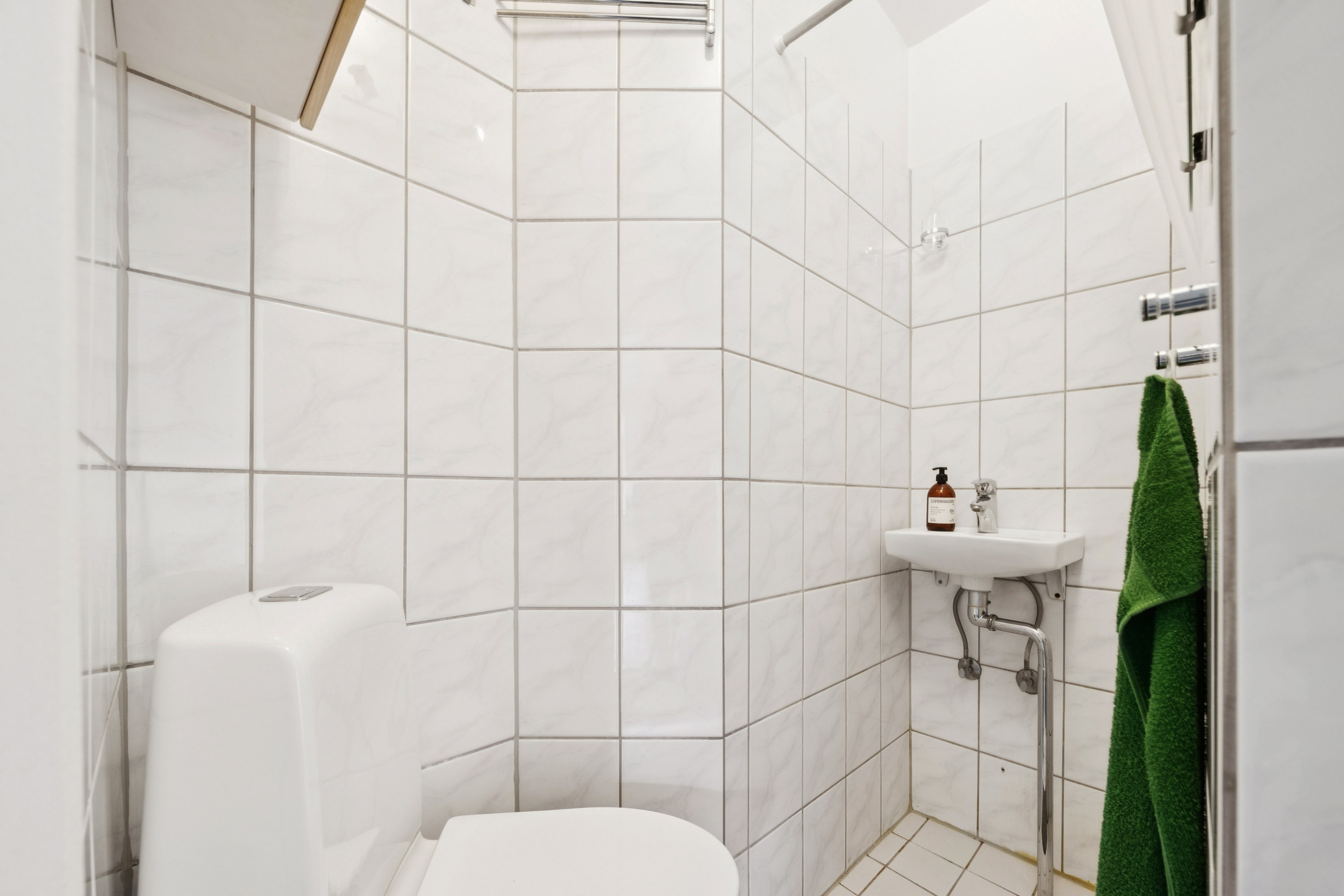 Fremhævet badeværelse billede i fuldskærmstilstand. Billede af Rolfsvej 16, 3. th., 2000 Frederiksberg