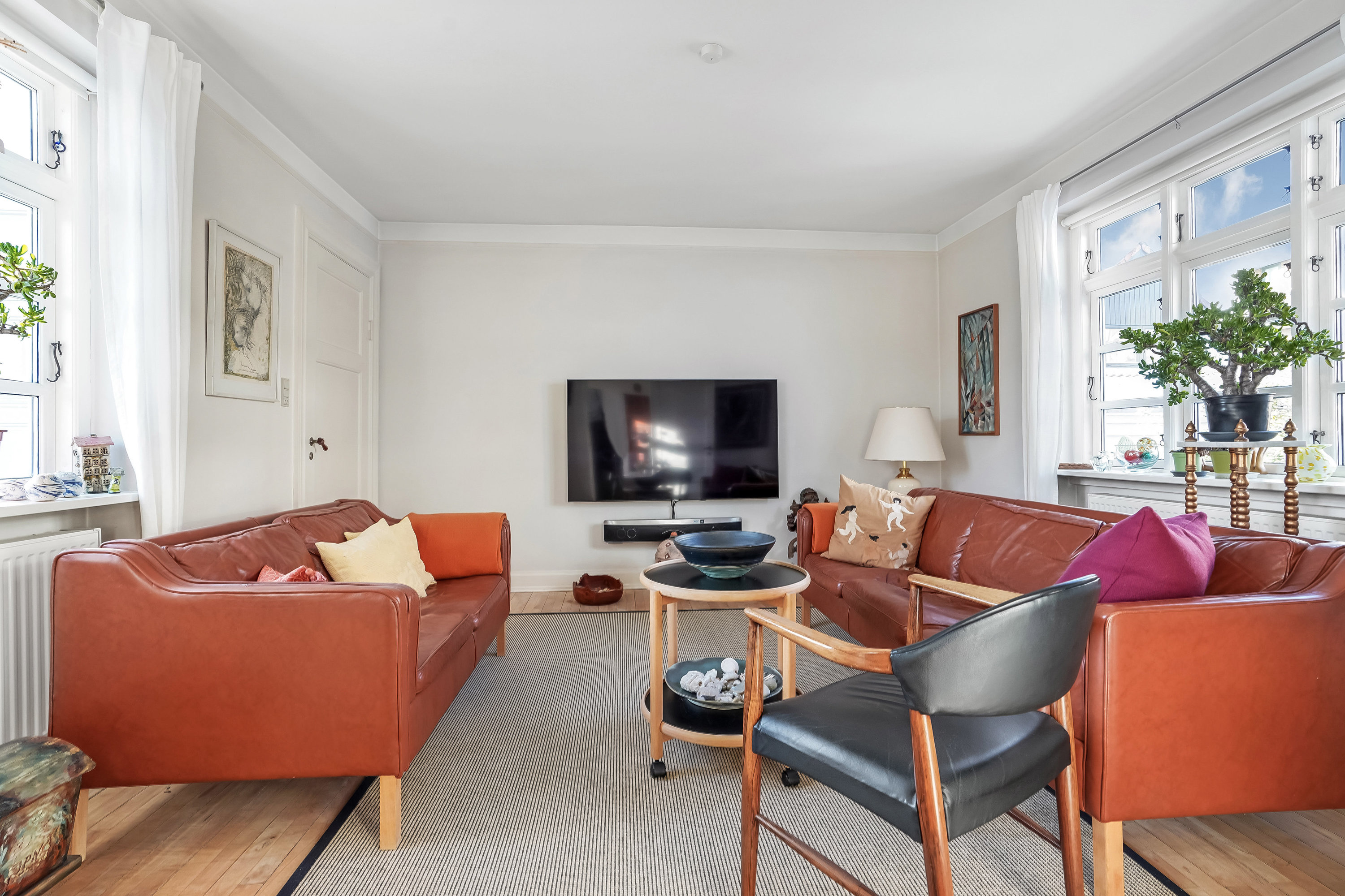 Fremhævet stue billede i fuldskærmstilstand. Billede af Teisensvej 1, 5000 Odense C