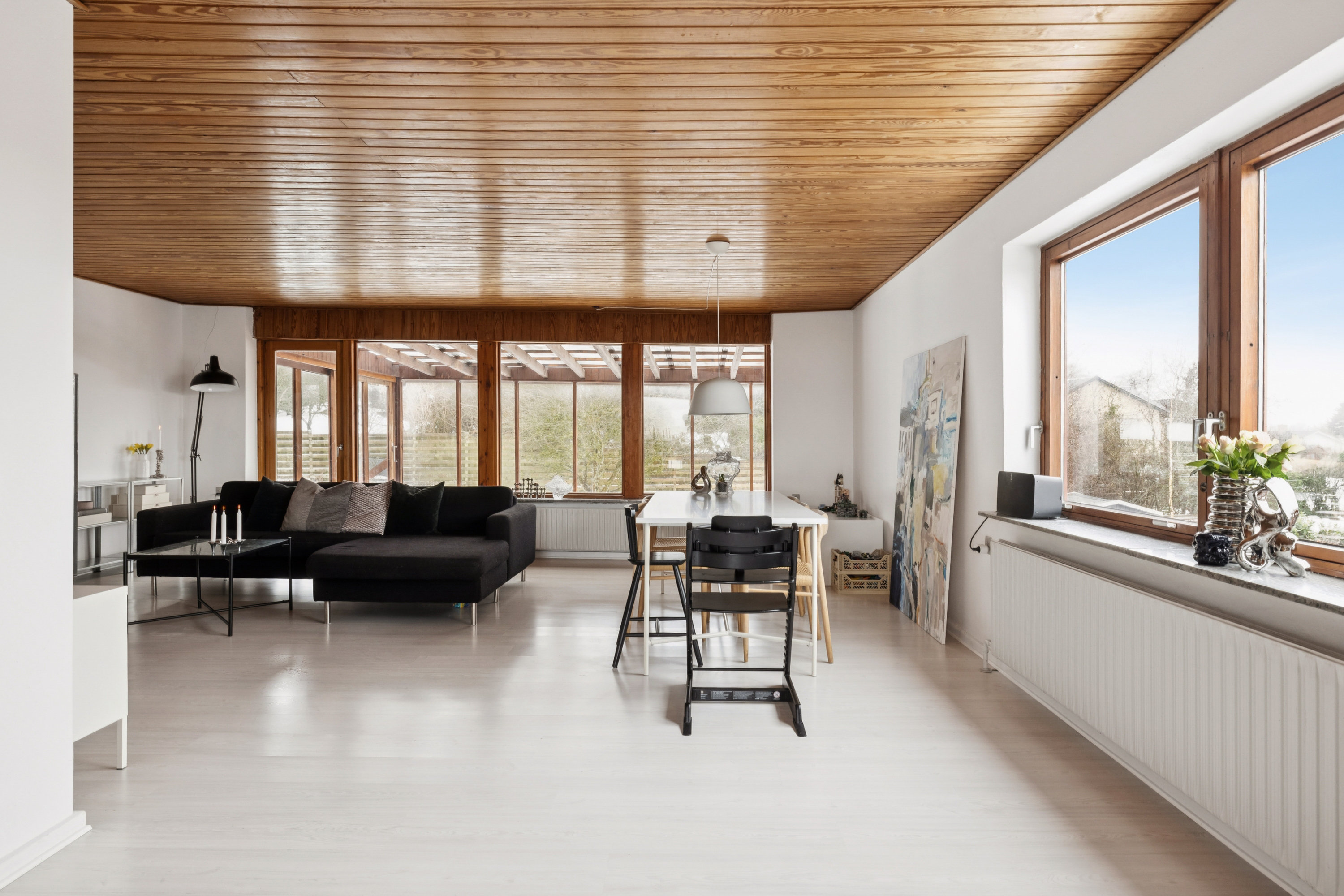 Fremhævet stue billede i fuldskærmstilstand. Billede af Moesbakken 4, 8410 Rønde