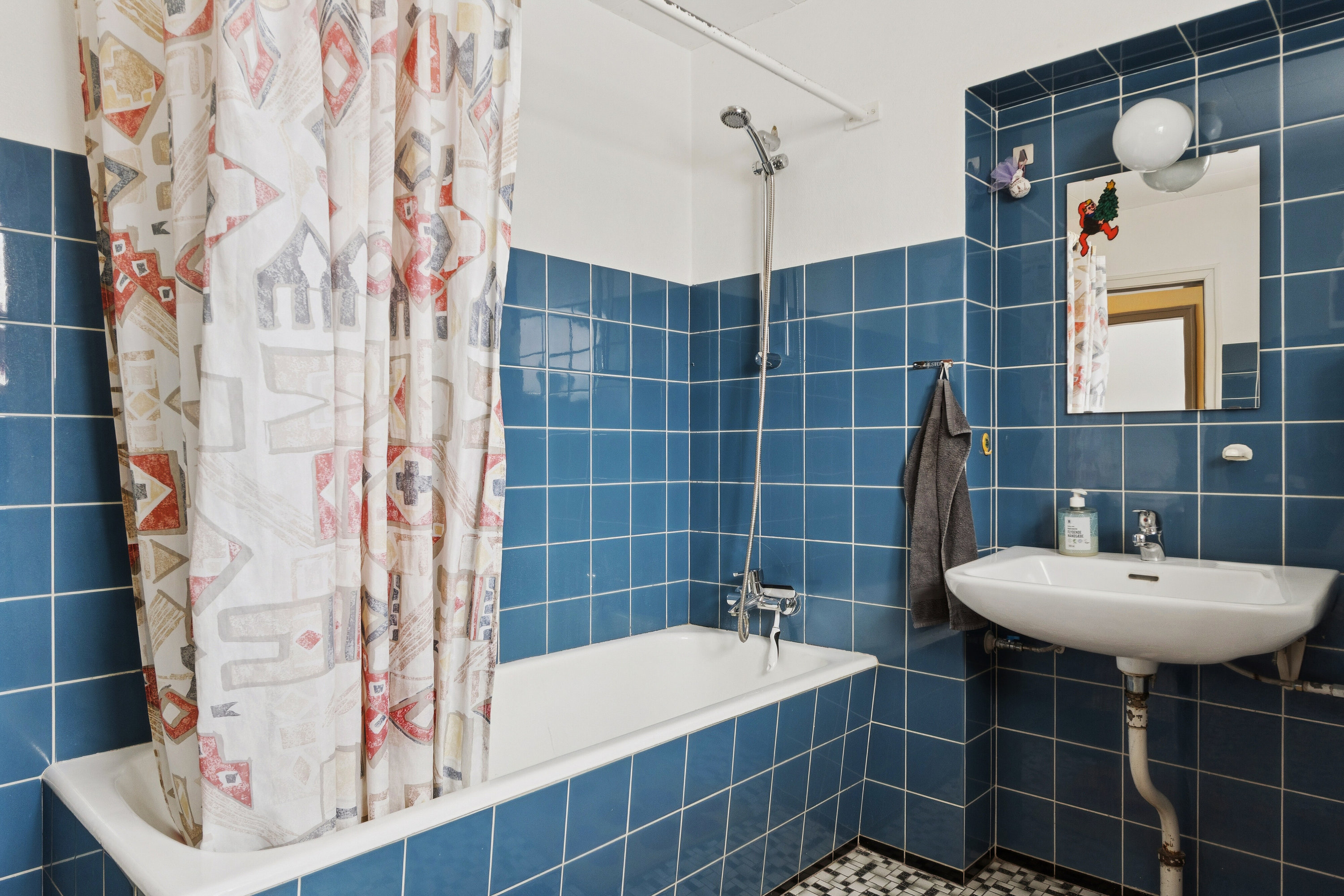 Fremhævet badeværelse billede i fuldskærmstilstand. Billede af Bøgholtvej 3, Sønderskov, 9800 Hjørring