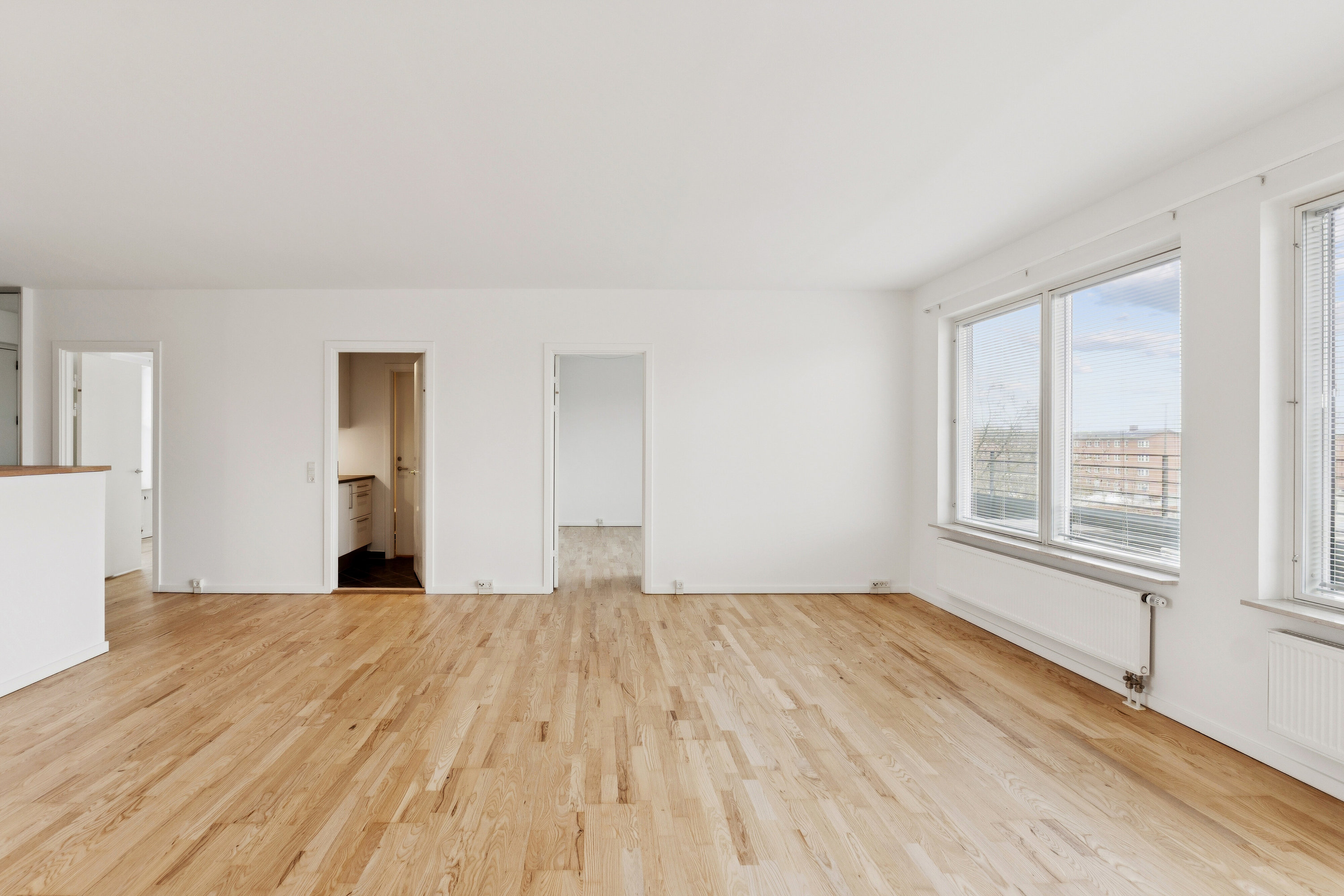 Fremhævet stue billede i fuldskærmstilstand. Billede af Jernbanepladsen 1, 2. g., 2800 Kongens Lyngby