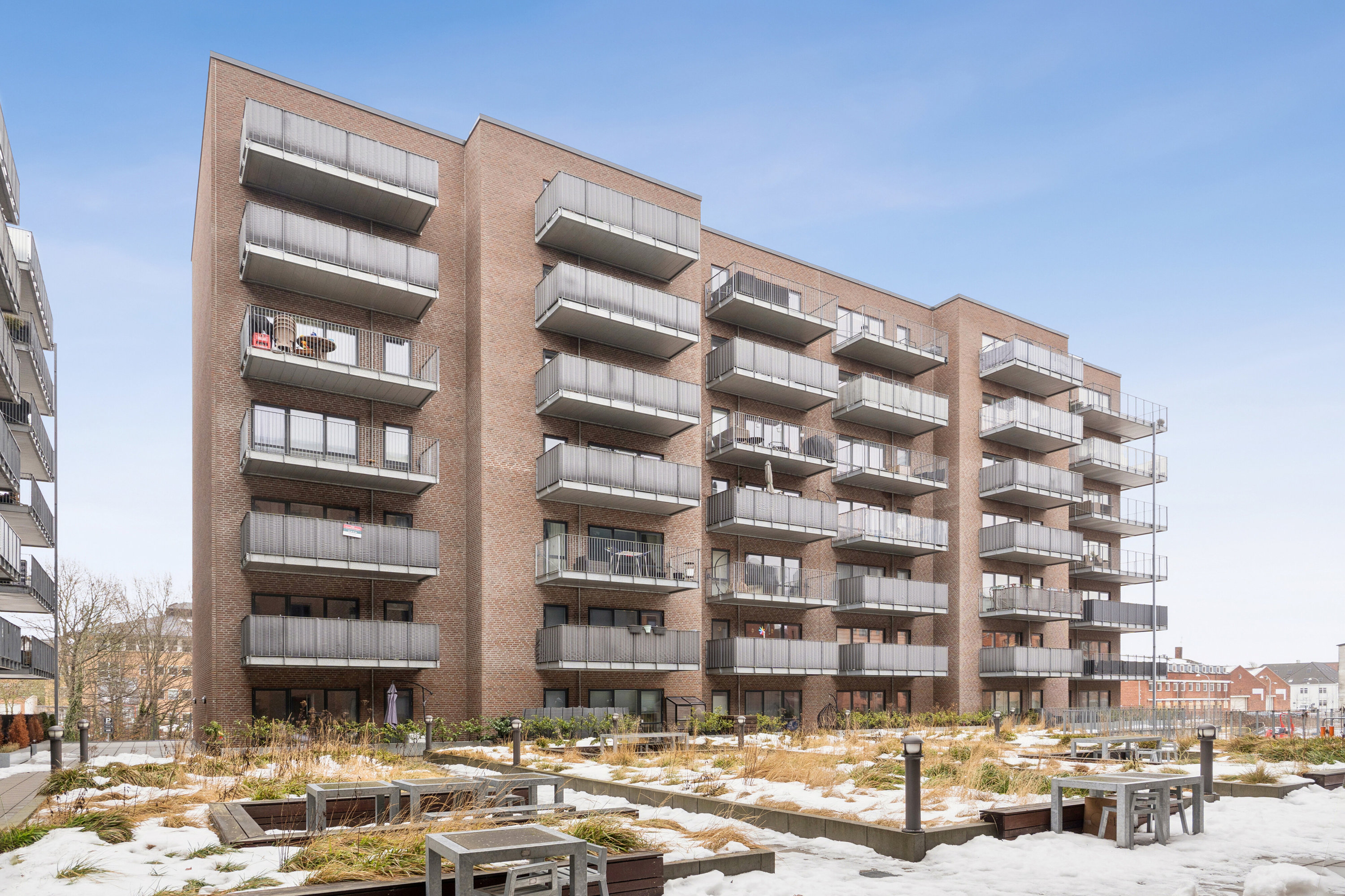 Fremhævet facade billede i fuldskærmstilstand. Billede af Kirkebjerg Parkvej 2B, 5. mf., 2600 Glostrup