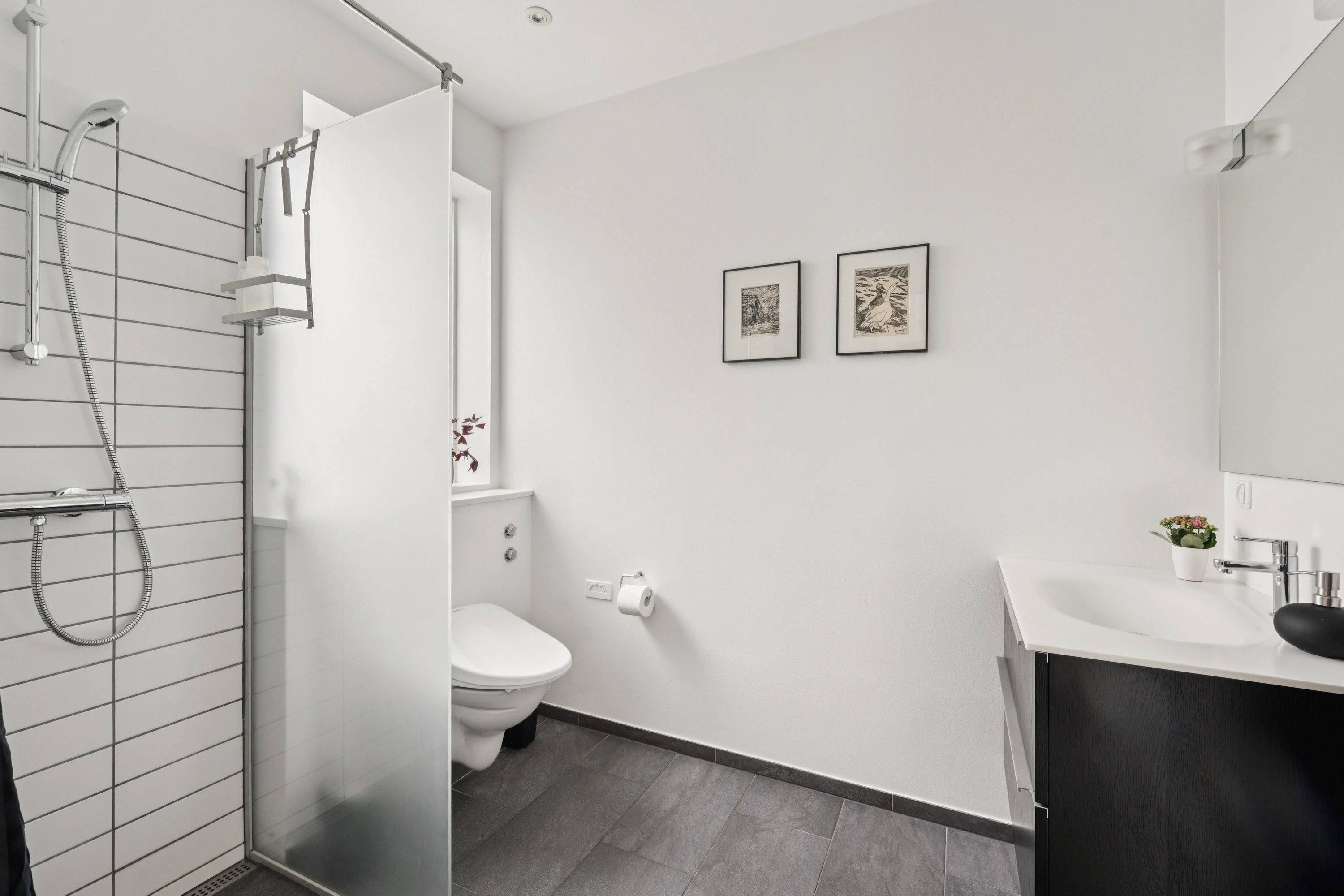 Fremhævet badeværelse billede i fuldskærmstilstand. Billede af Jacob Adelborgs Allé 4B, 8240 Risskov