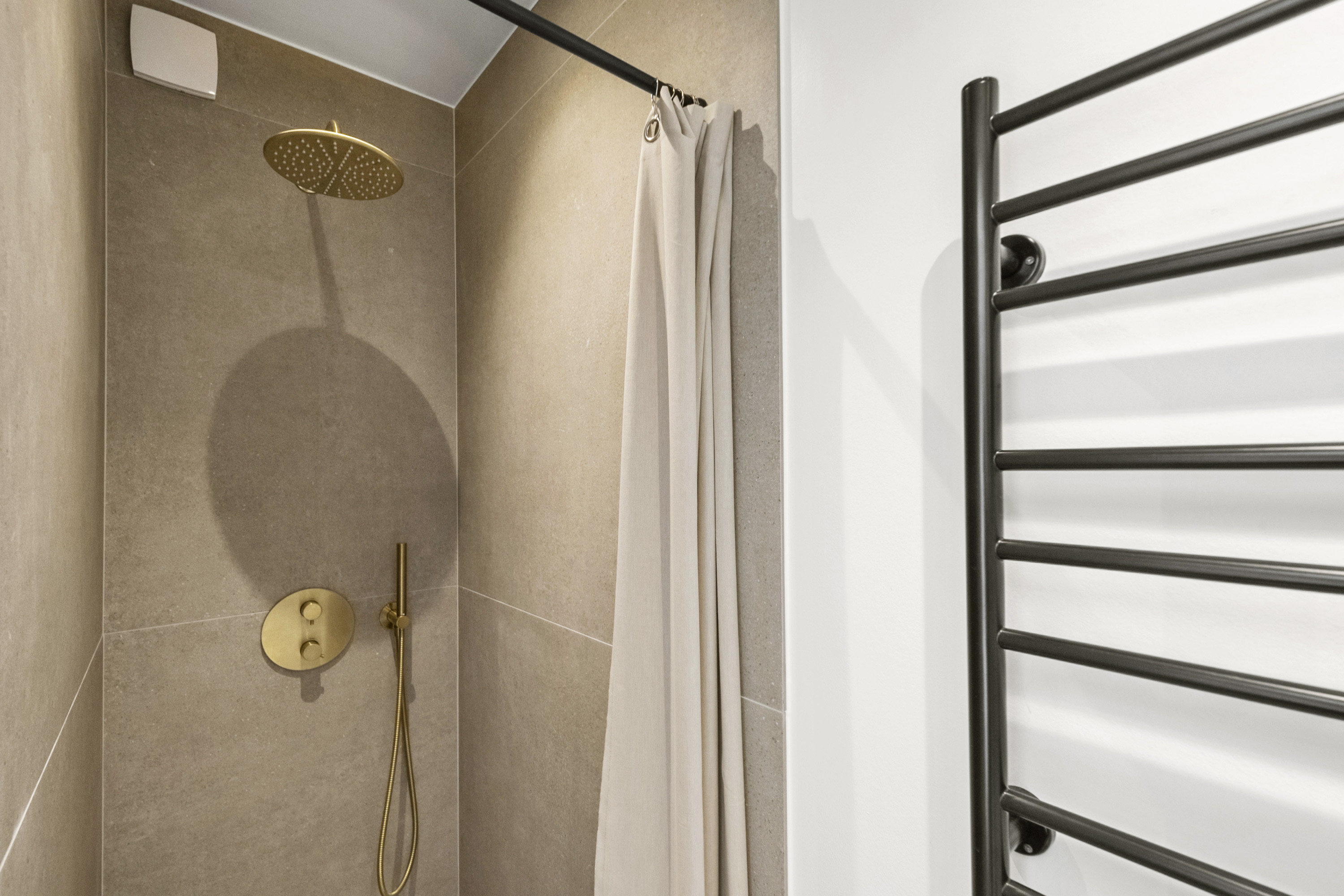 Fremhævet badeværelse billede i fuldskærmstilstand. Billede af Ivar Huitfeldts Gade 81, st.. tv., Trøjborg , 8200 Aarhus N