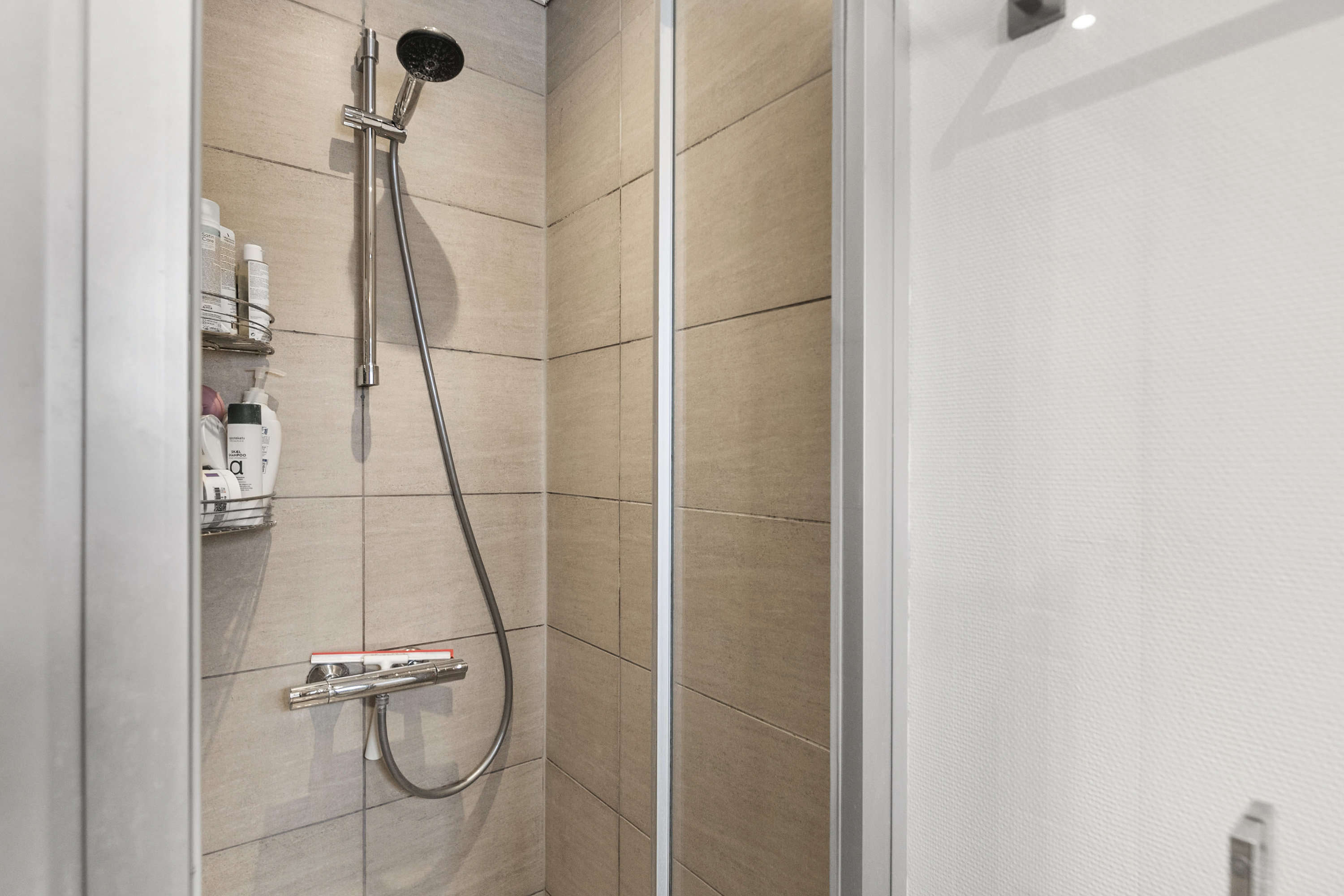 Fremhævet badeværelse billede i fuldskærmstilstand. Billede af Hasle Ringvej 96B, Christiansbjerg, 8200 Aarhus N