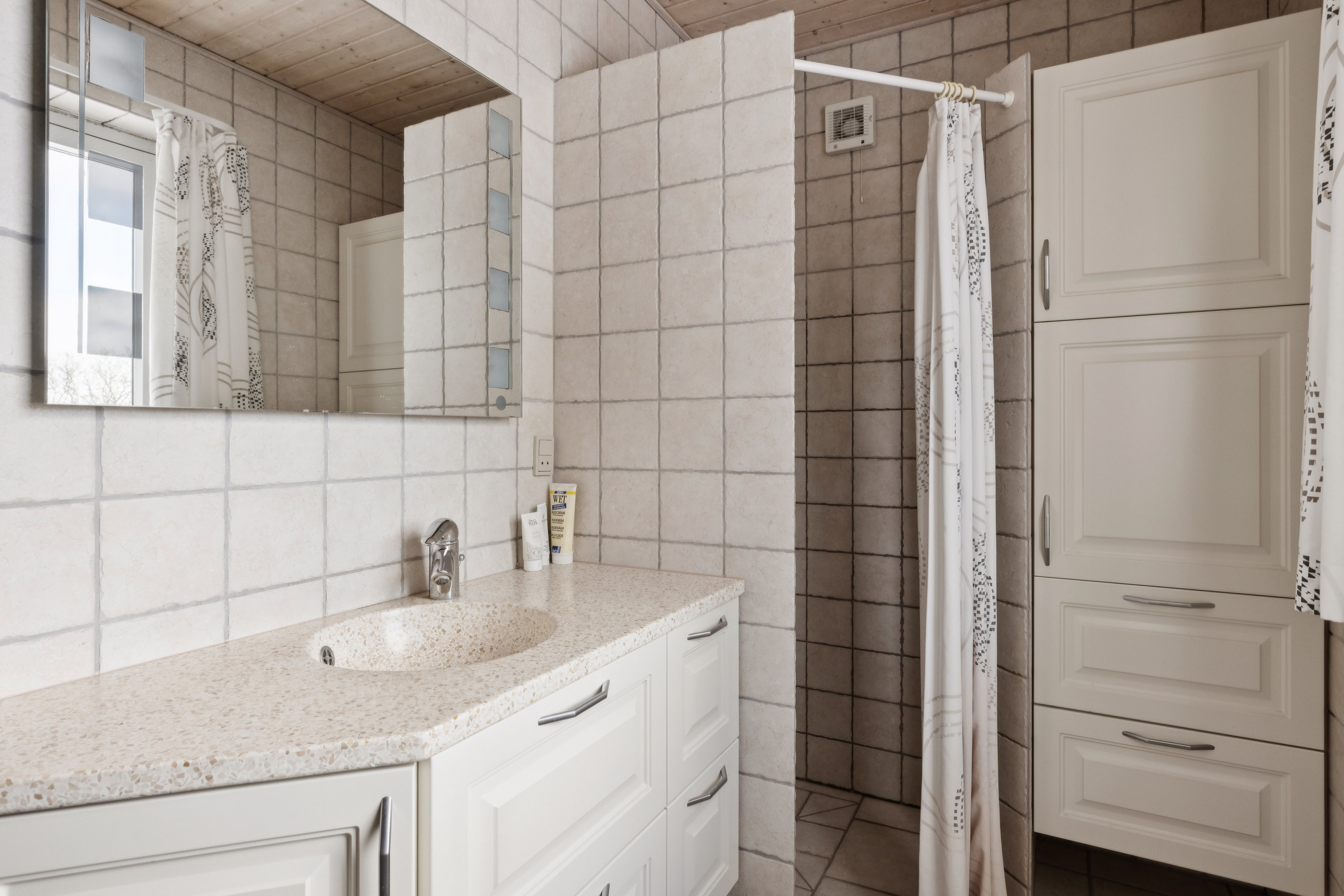 Fremhævet badeværelse billede i fuldskærmstilstand. Billede af Løvskal Landevej 235, Vejrum, 8830 Tjele