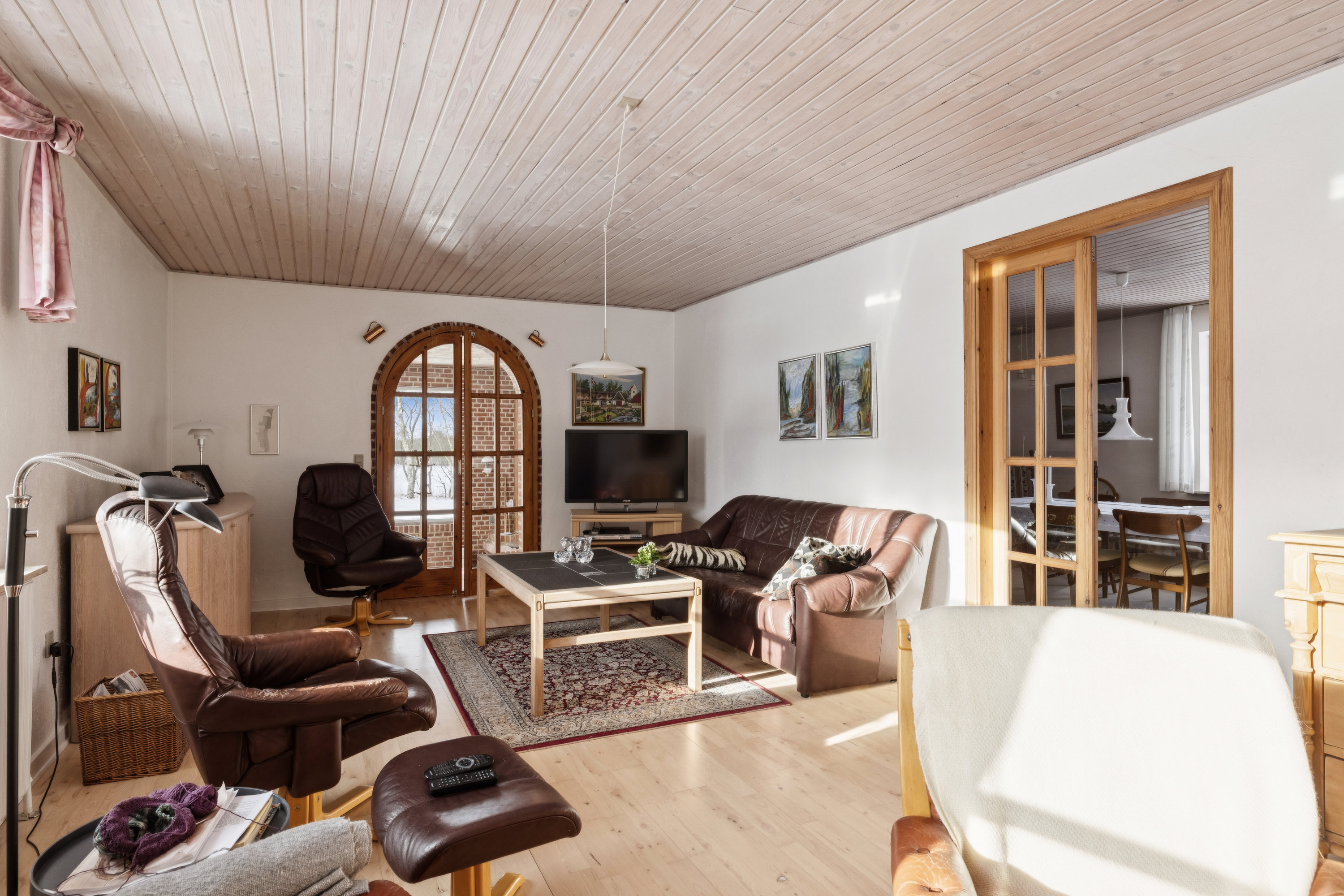 Fremhævet stue billede i fuldskærmstilstand. Billede af Løvskal Landevej 235, Vejrum, 8830 Tjele