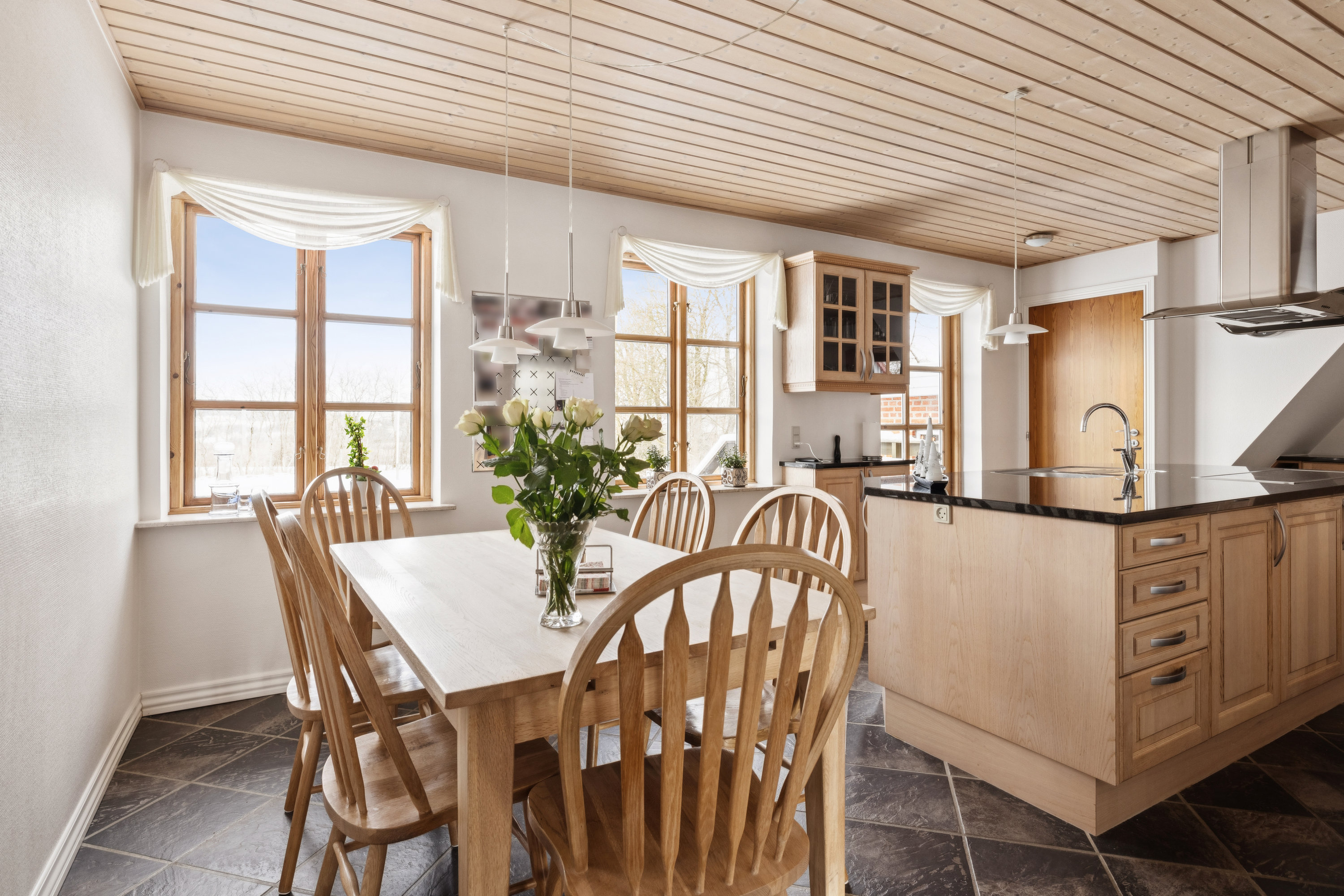 Fremhævet stue billede i fuldskærmstilstand. Billede af Løvskal Landevej 235, Vejrum, 8830 Tjele