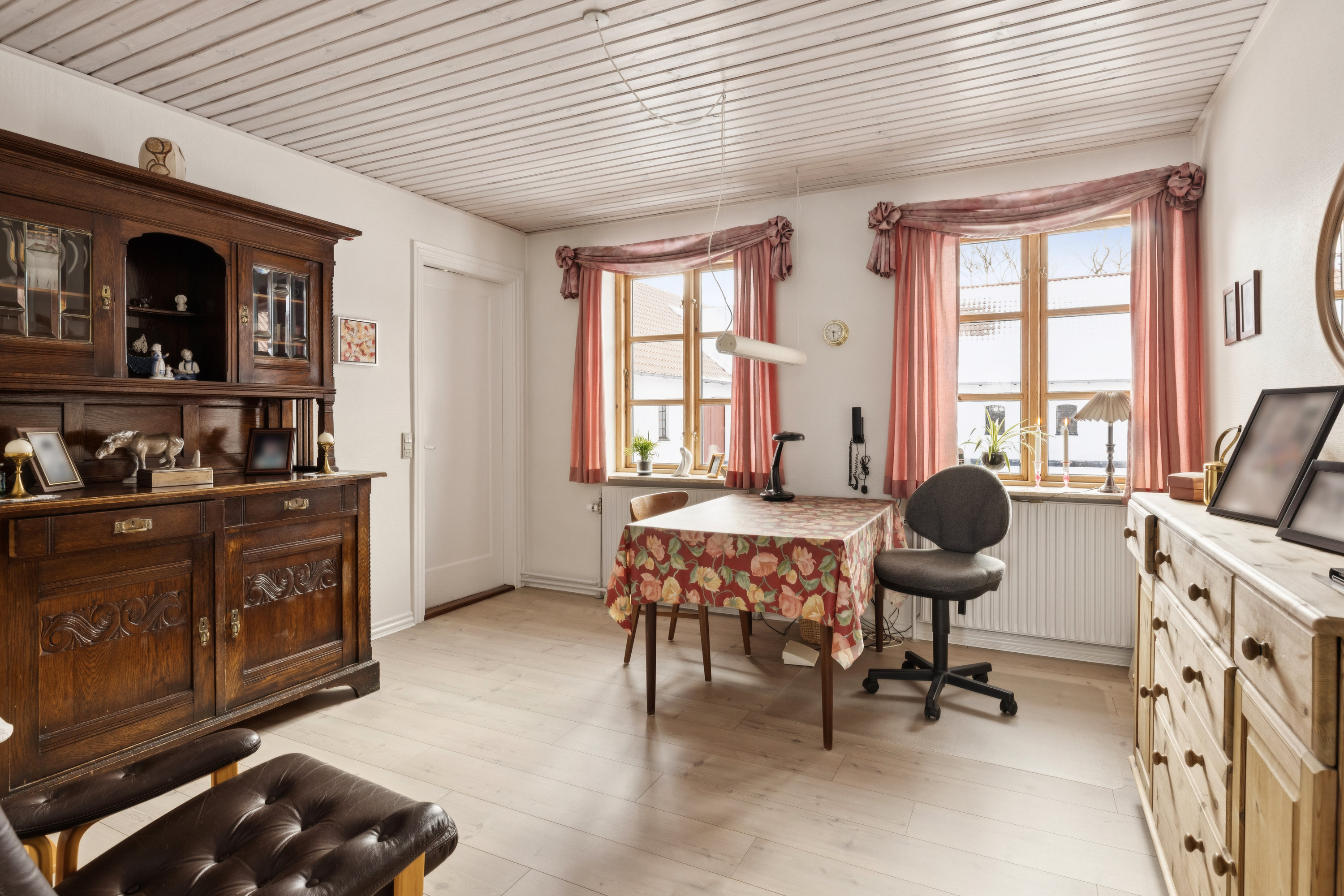 Fremhævet stue billede i fuldskærmstilstand. Billede af Løvskal Landevej 235, Vejrum, 8830 Tjele