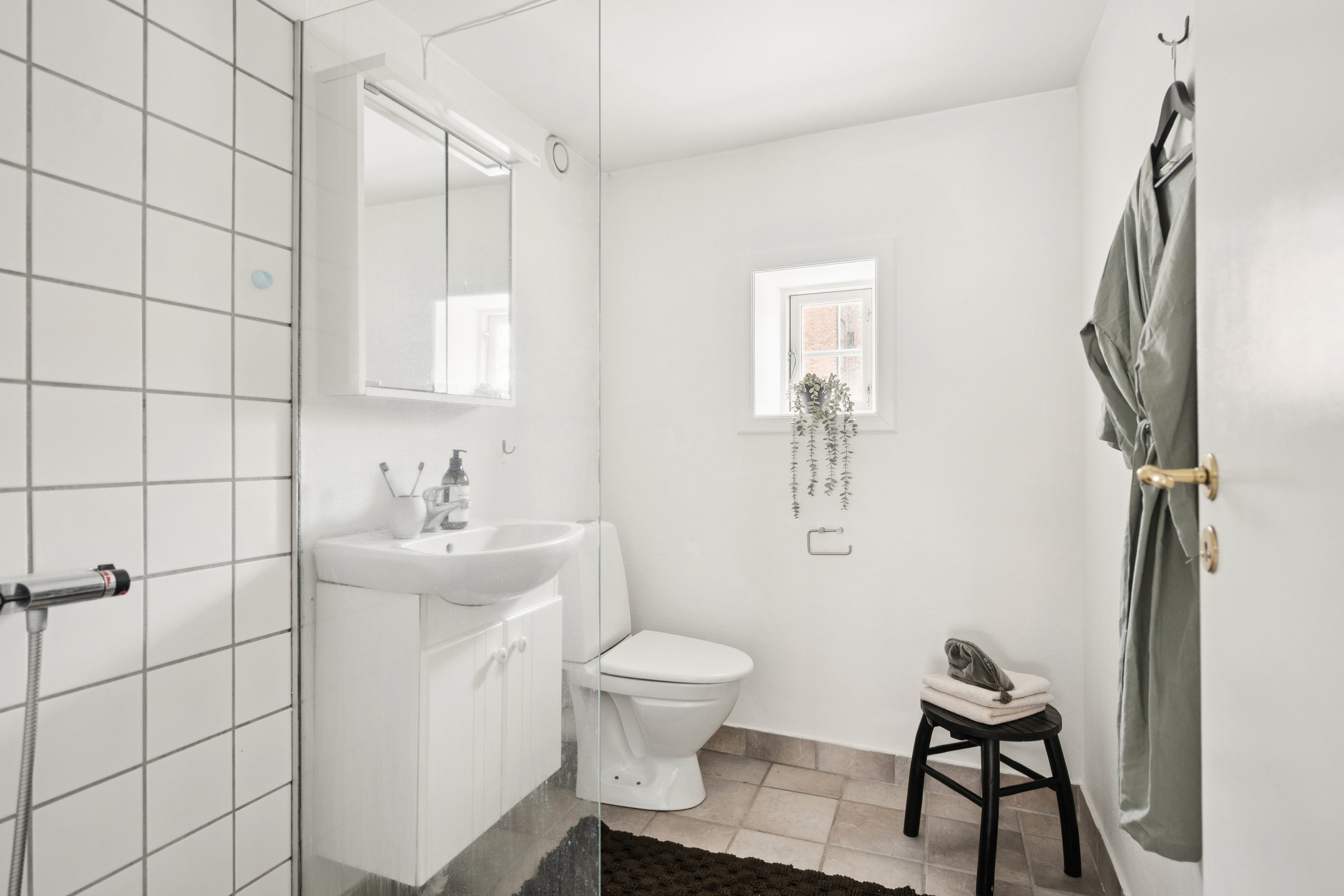 Fremhævet badeværelse billede i fuldskærmstilstand. Billede af Torvegade 1C, 1. th., 3000 Helsingør