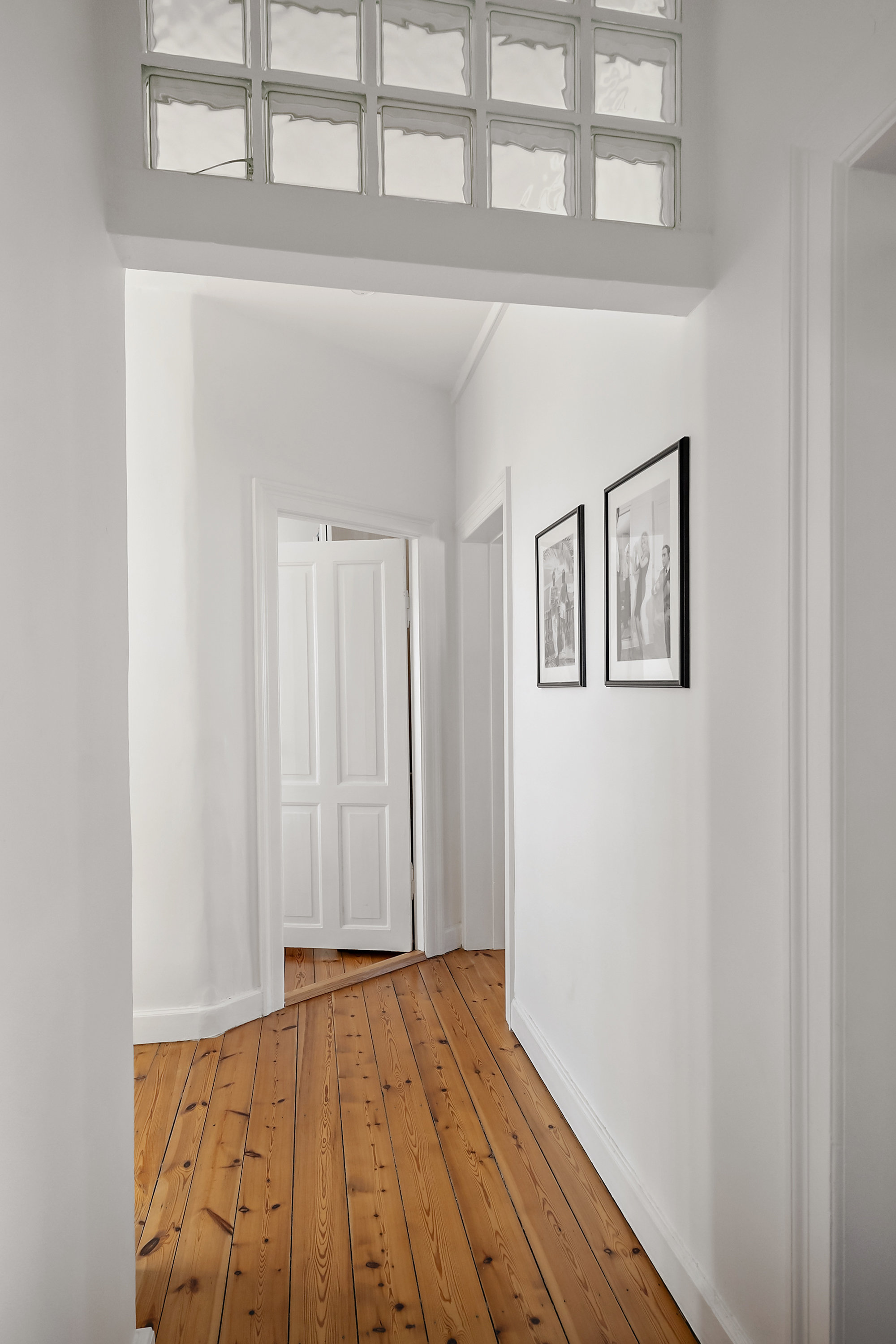 Fremhævet entré billede i fuldskærmstilstand. Billede af Strandparksvej 6, 2. th., 2900 Hellerup