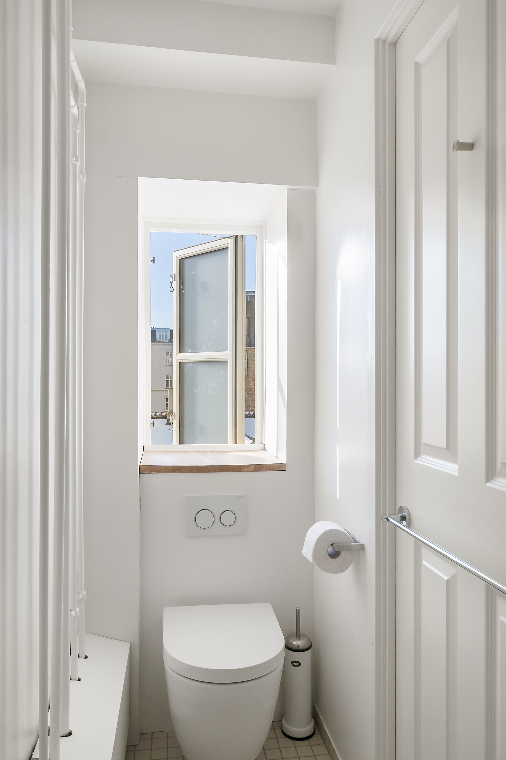 Fremhævet toilet billede i fuldskærmstilstand. Billede af Strandparksvej 6, 2. th., 2900 Hellerup