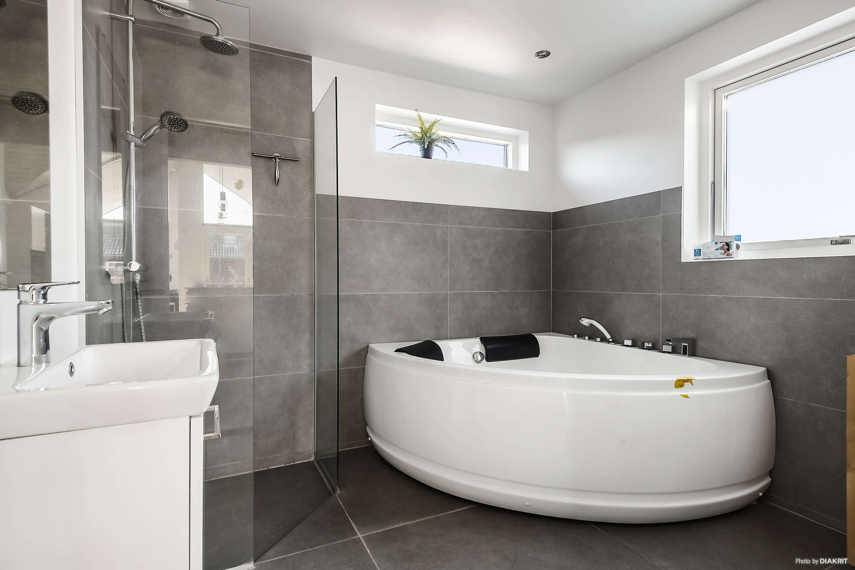 Fremhævet badeværelse billede i fuldskærmstilstand. Billede af Strandvænget 5, Saksild Str, 8300 Odder