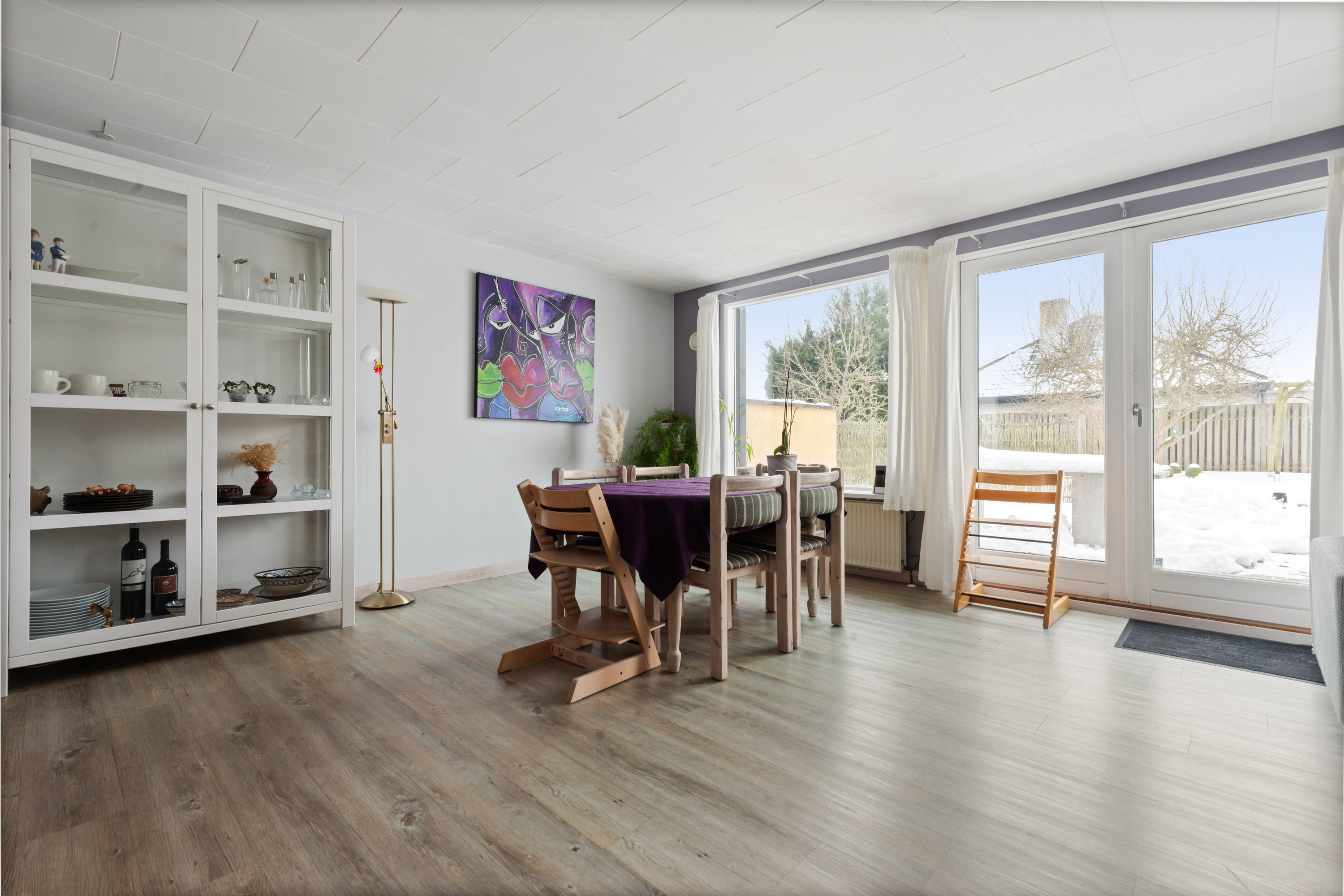 Fremhævet stue billede i fuldskærmstilstand. Billede af Lillevangsparken 21, 2670 Greve