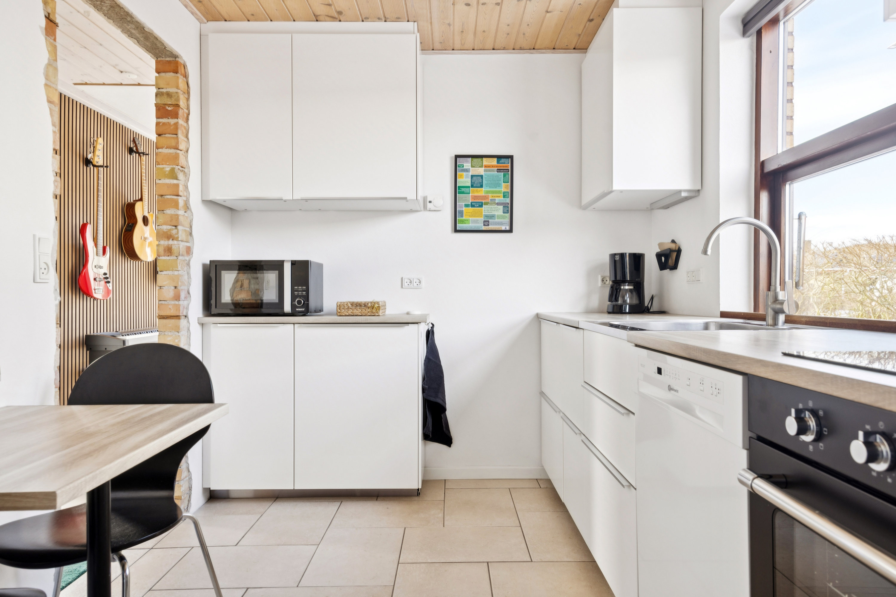 Fremhævet køkken billede i fuldskærmstilstand. Billede af Emmersbækvej 63, 9850 Hirtshals