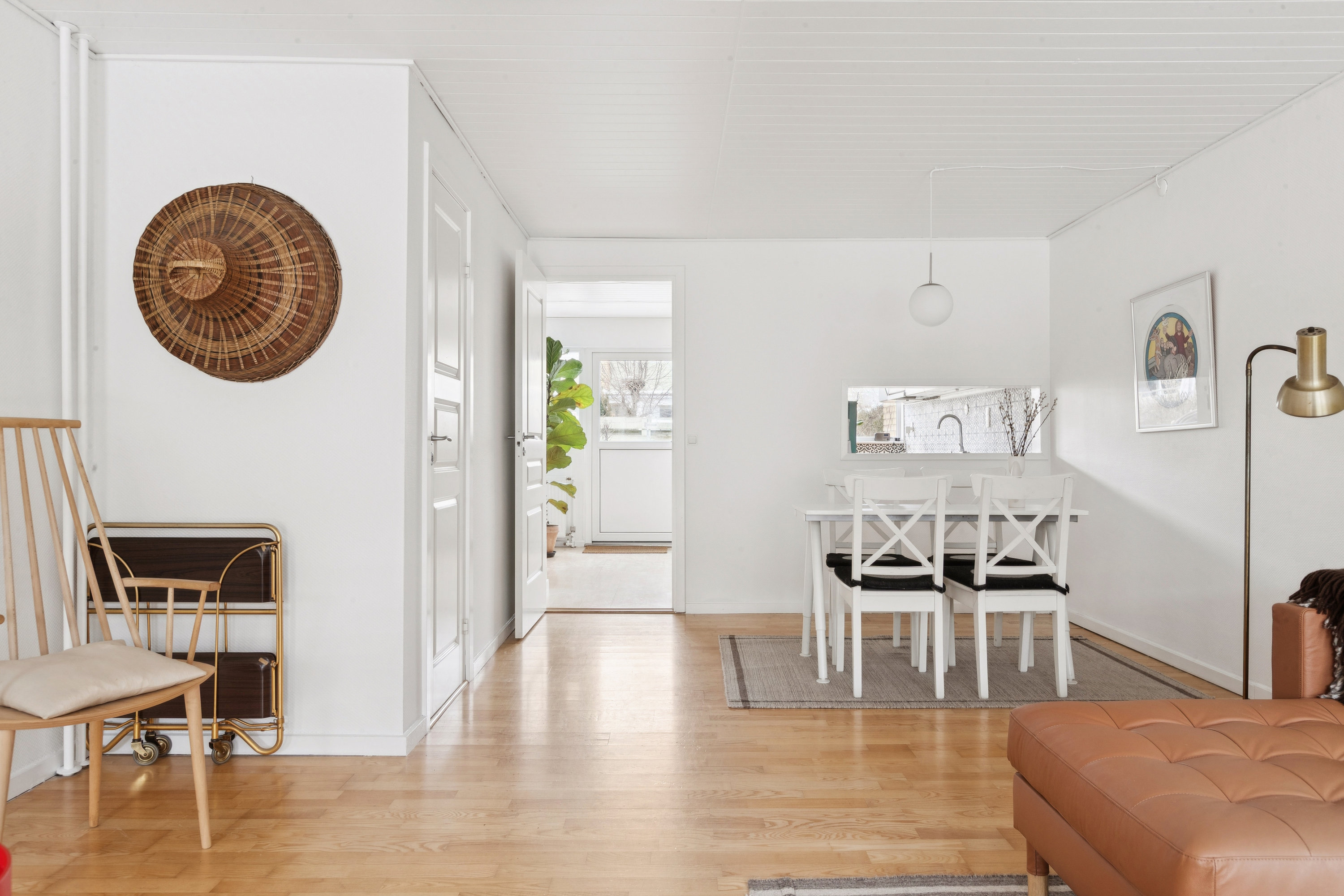 Fremhævet stue billede i fuldskærmstilstand. Billede af Egevangshusene 105, 2630 Taastrup