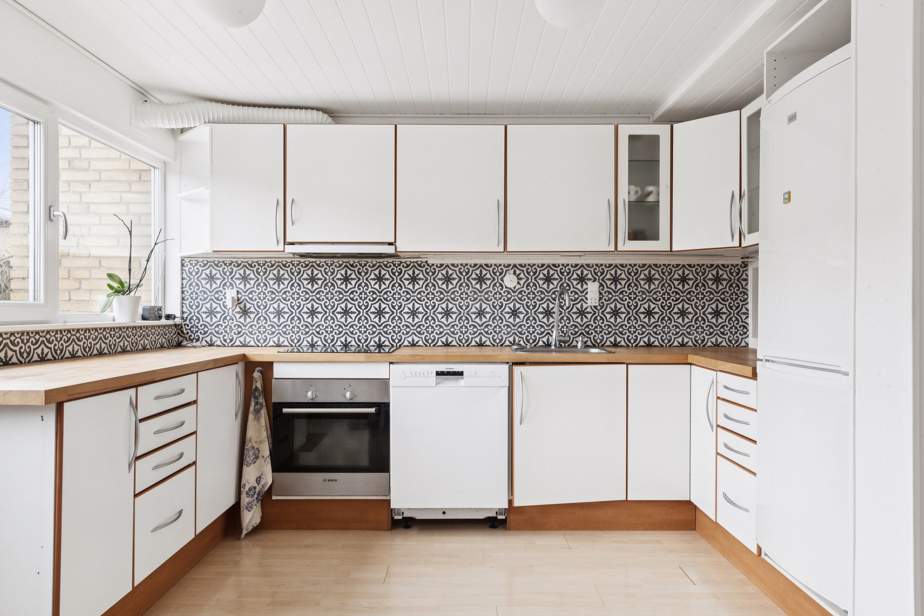 Fremhævet køkken billede i fuldskærmstilstand. Billede af Egevangshusene 105, 2630 Taastrup