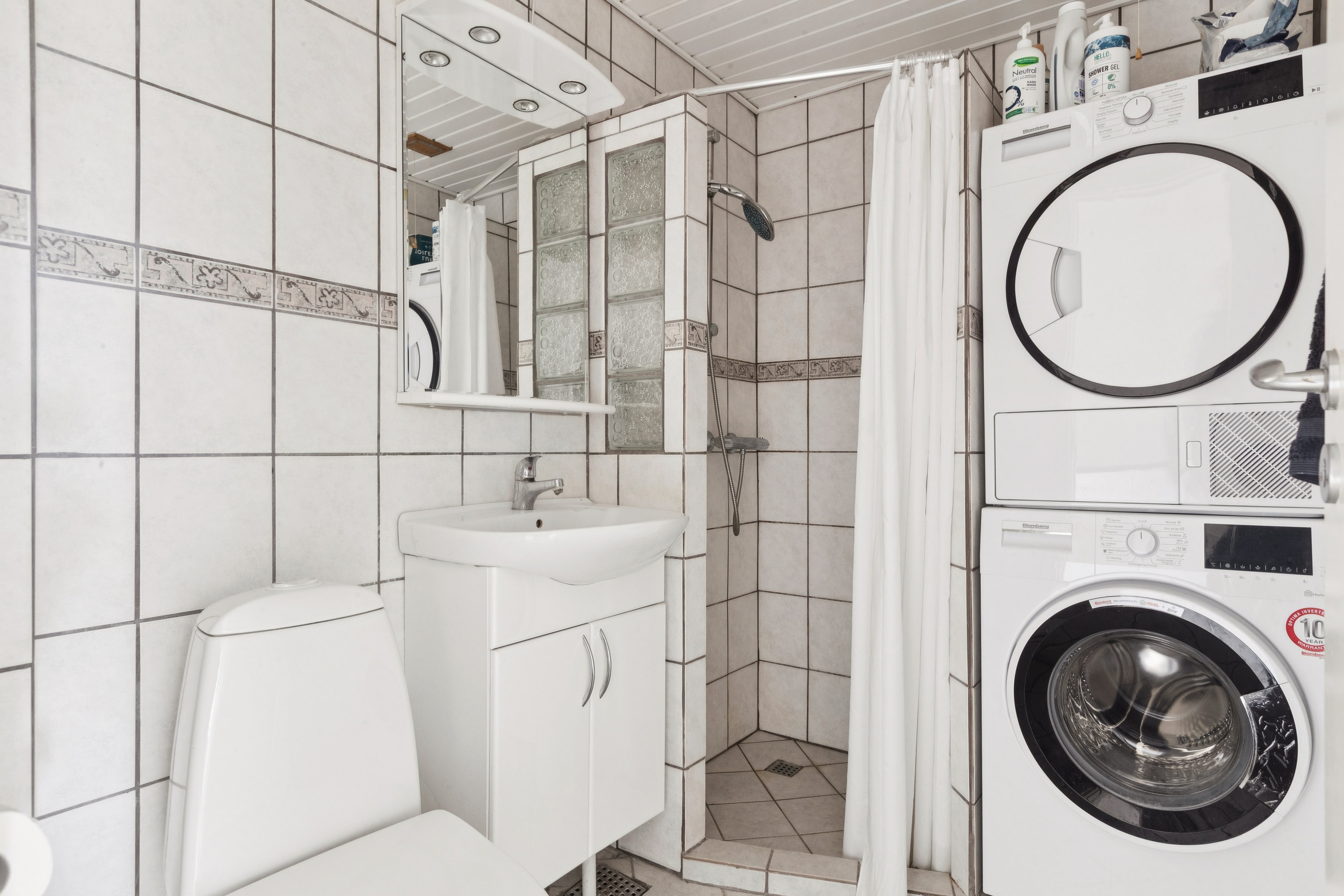 Fremhævet badeværelse billede i fuldskærmstilstand. Billede af Egevangshusene 105, 2630 Taastrup