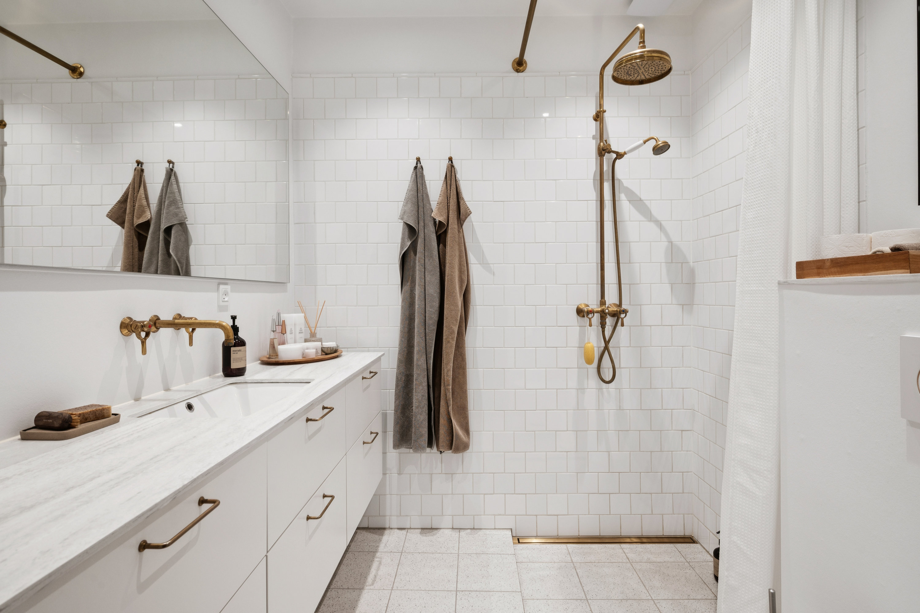 Fremhævet badeværelse billede i fuldskærmstilstand. Billede af Stadion Allé 33, st.. th., 8000 Aarhus C