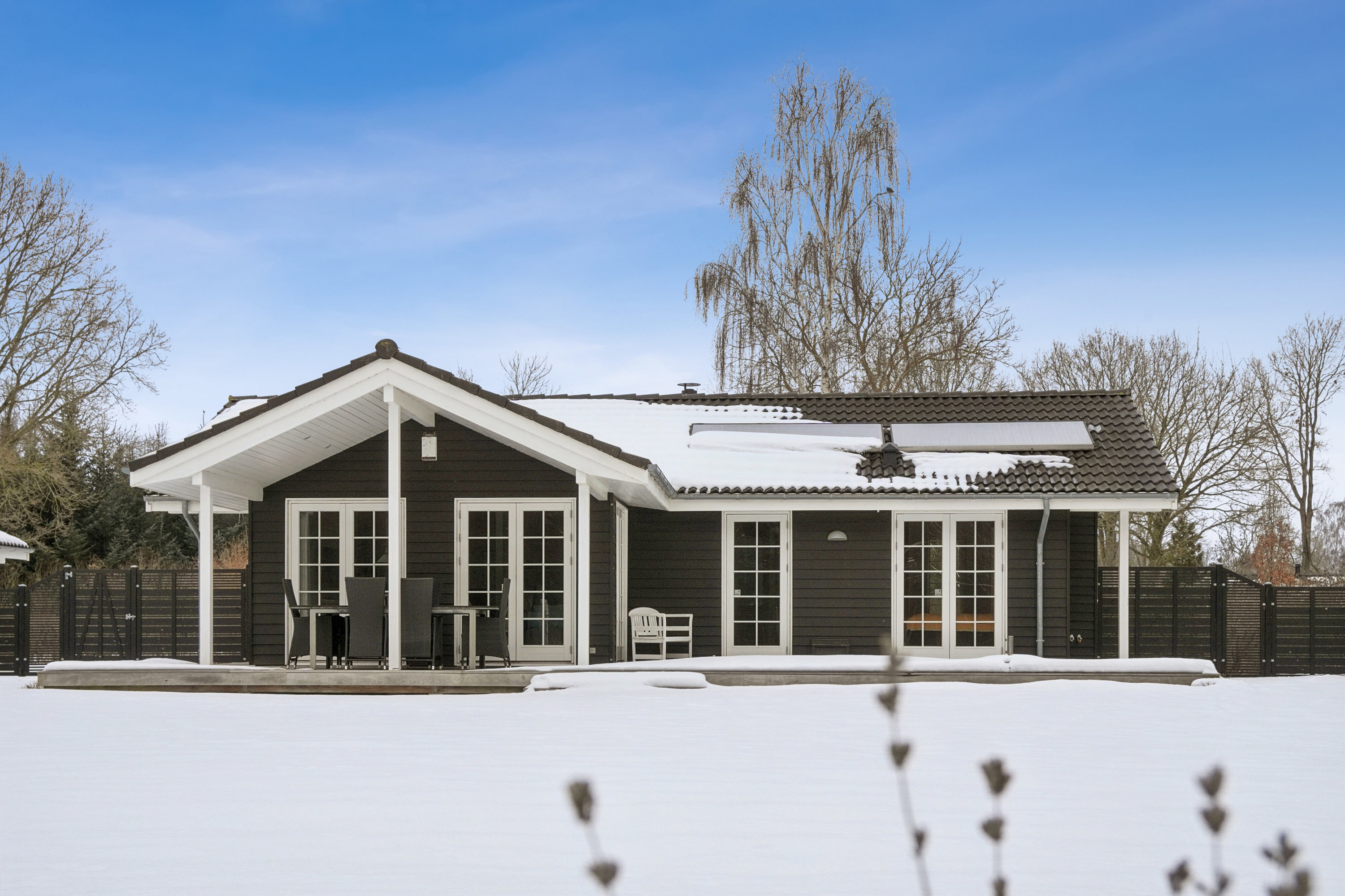 Fremhævet set fra haven billede i fuldskærmstilstand. Billede af Gyvelvænget 27, Spodsbj Drej, 5900 Rudkøbing