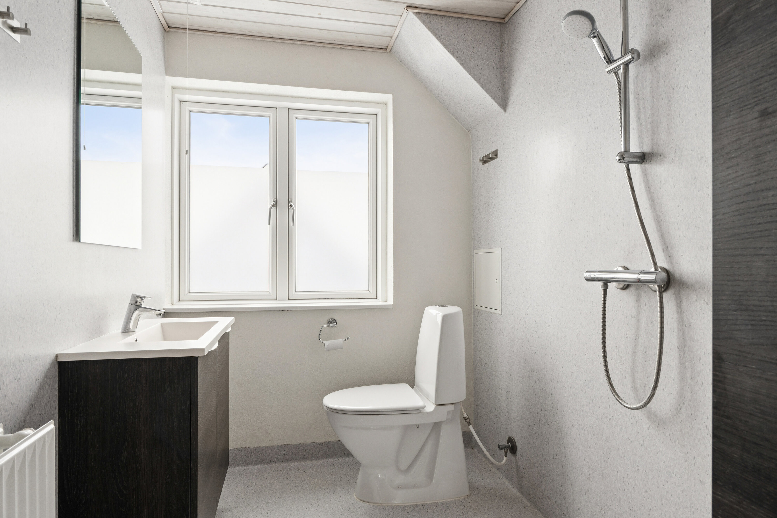 Fremhævet badeværelse billede i fuldskærmstilstand. Billede af Løsningvej 27, 8722 Hedensted