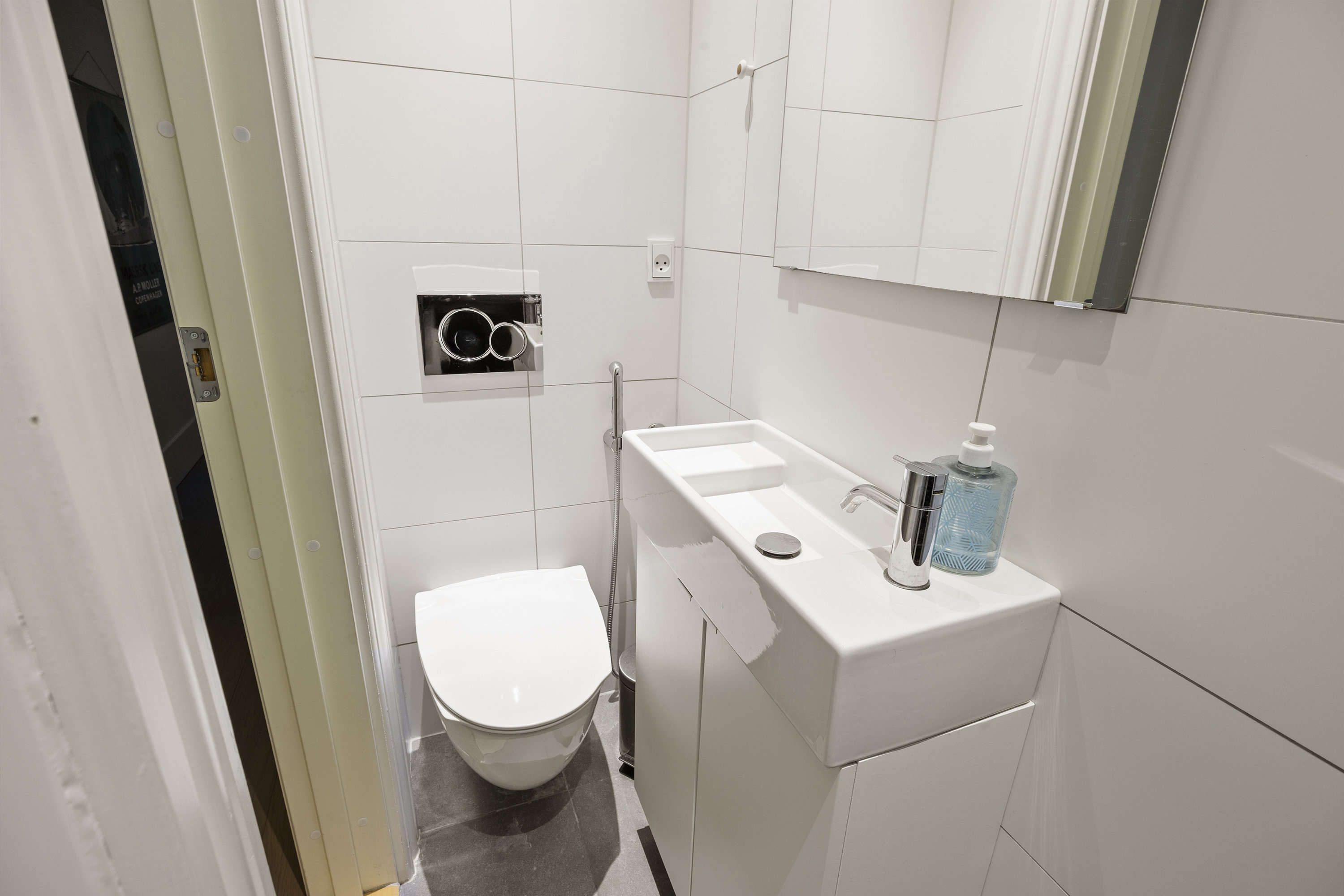 Fremhævet badeværelse billede i fuldskærmstilstand. Billede af Herluf Trolles Gade 7, st.. th., 1052 København K