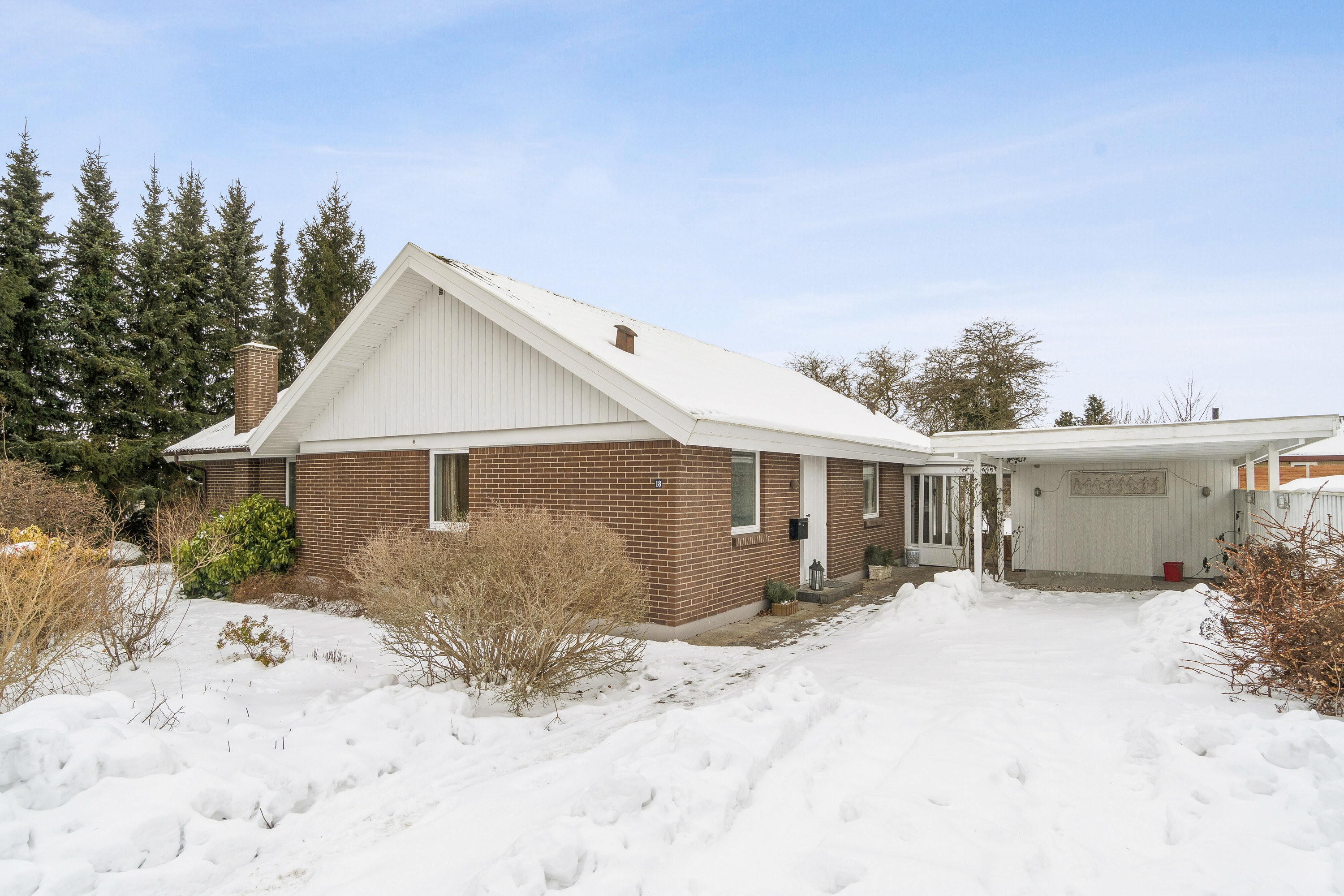 Fremhævet set fra haven billede i fuldskærmstilstand. Billede af Rysagervej 18, 4690 Haslev