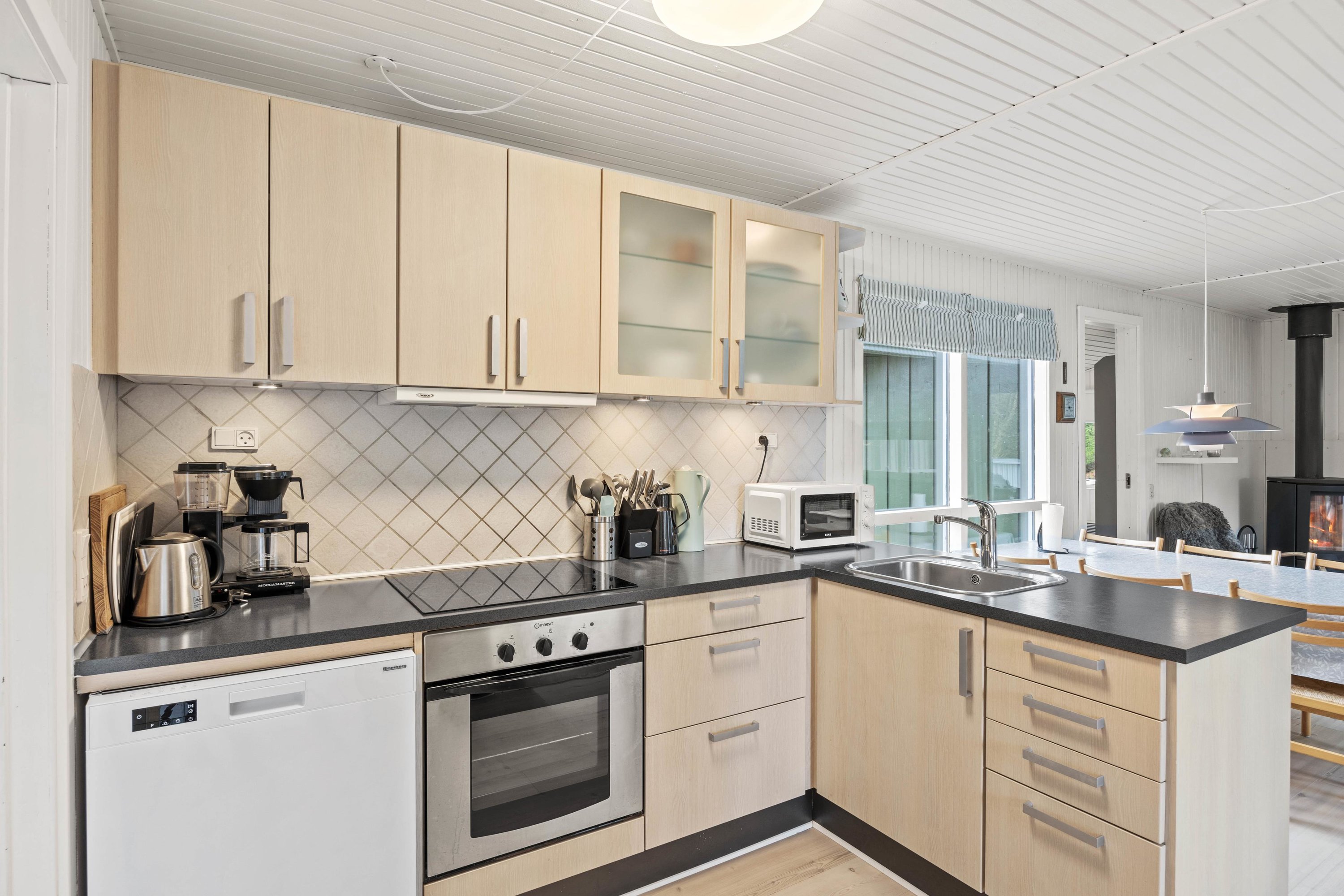 Fremhævet køkken billede i fuldskærmstilstand. Billede af Vester Storetoft 33, Sønderho, 6720 Fanø