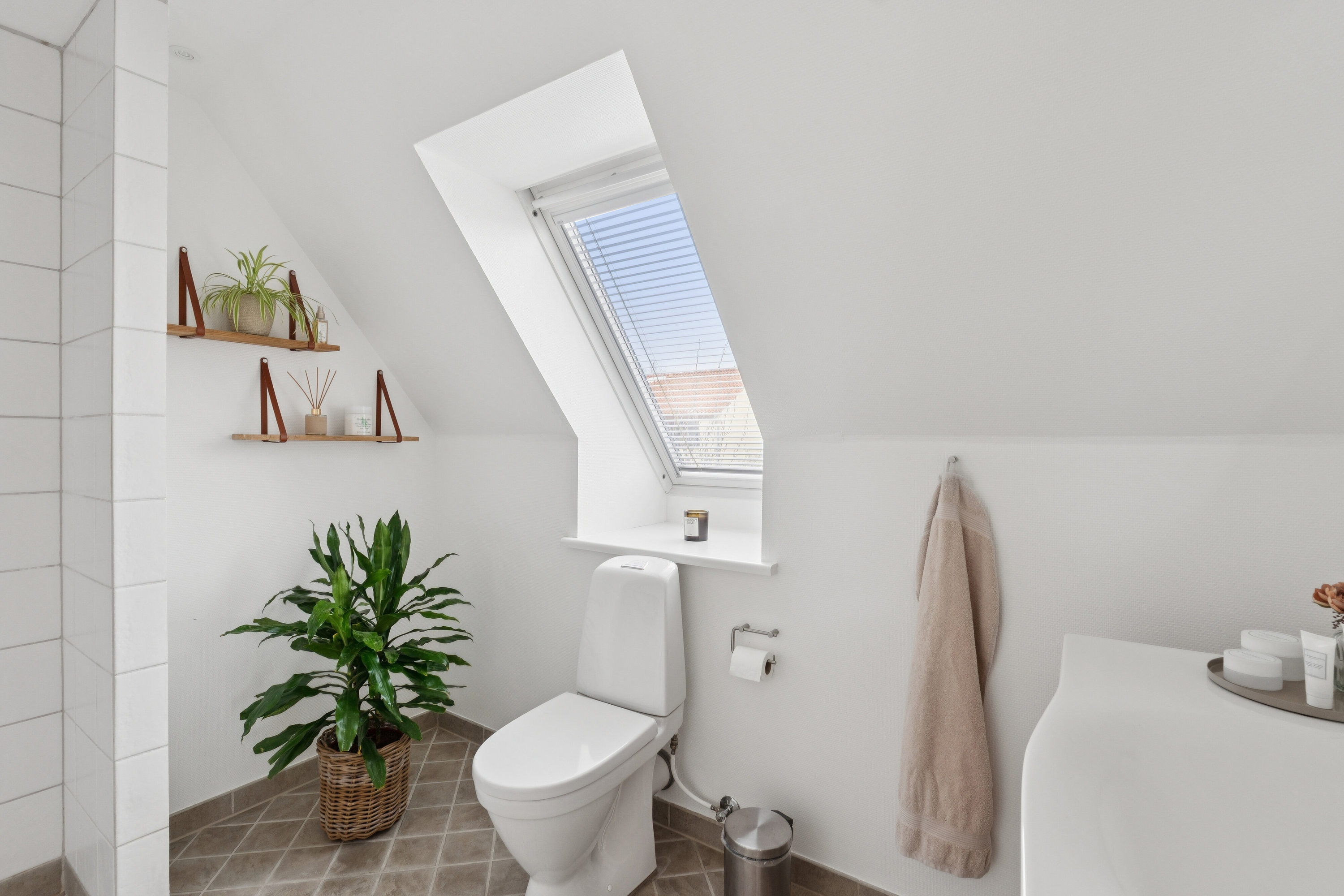 Fremhævet badeværelse billede i fuldskærmstilstand. Billede af Stensbjerg 15, 2600 Glostrup