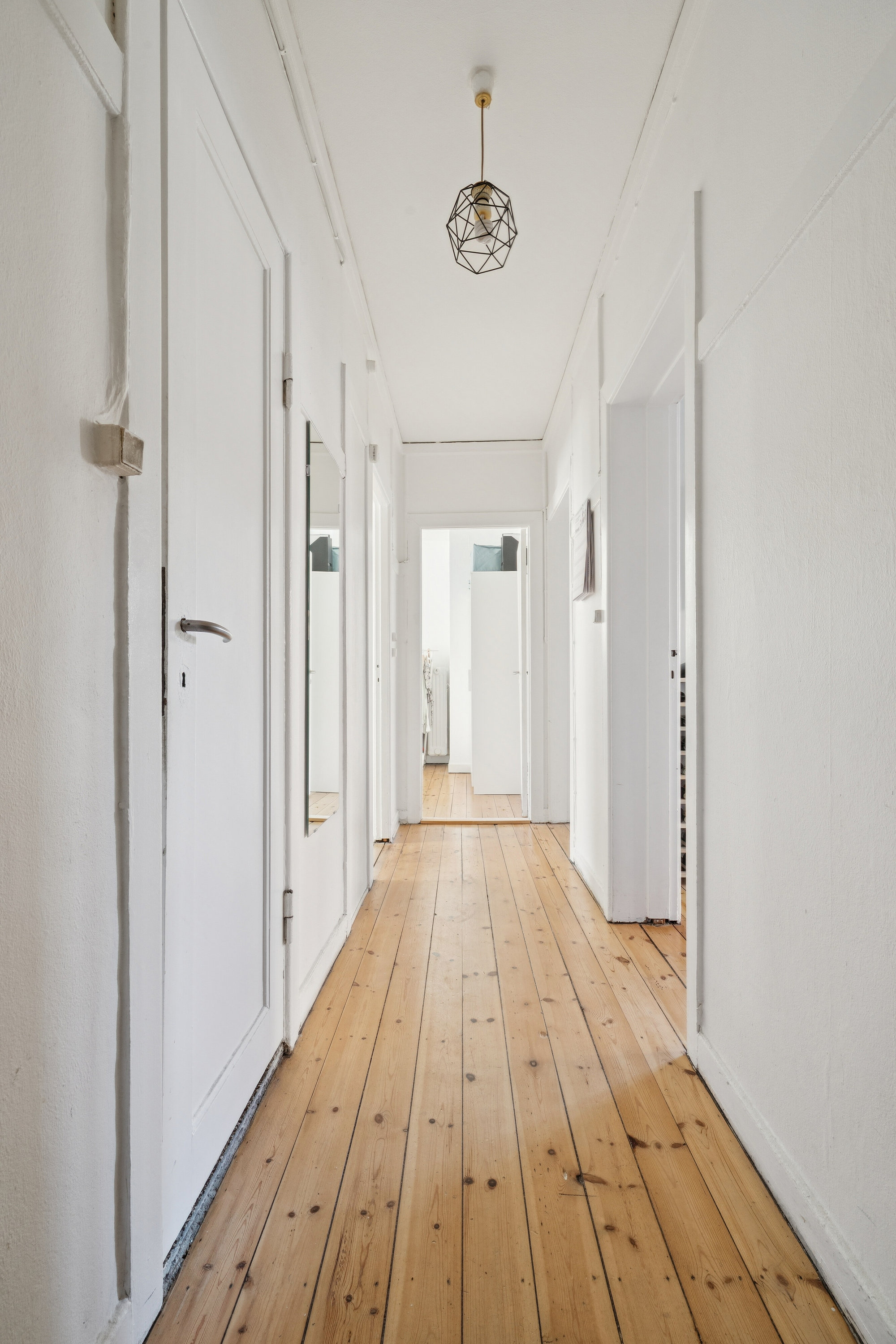 Fremhævet gang billede i fuldskærmstilstand. Billede af Parmagade 36, 1. tv., 2300 København S