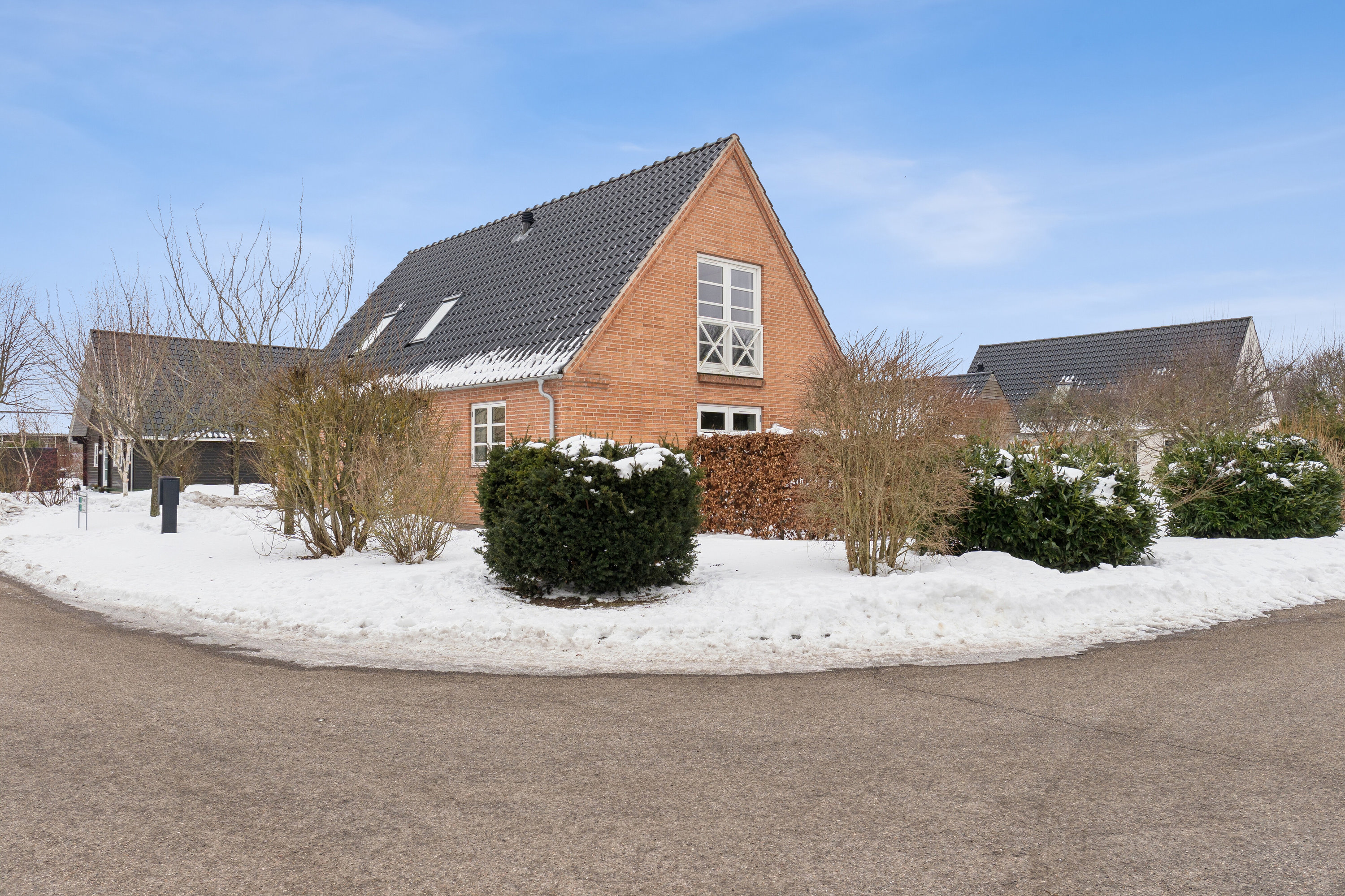 Fremhævet set fra vejen billede i fuldskærmstilstand. Billede af Stensbjerg 15, 2600 Glostrup