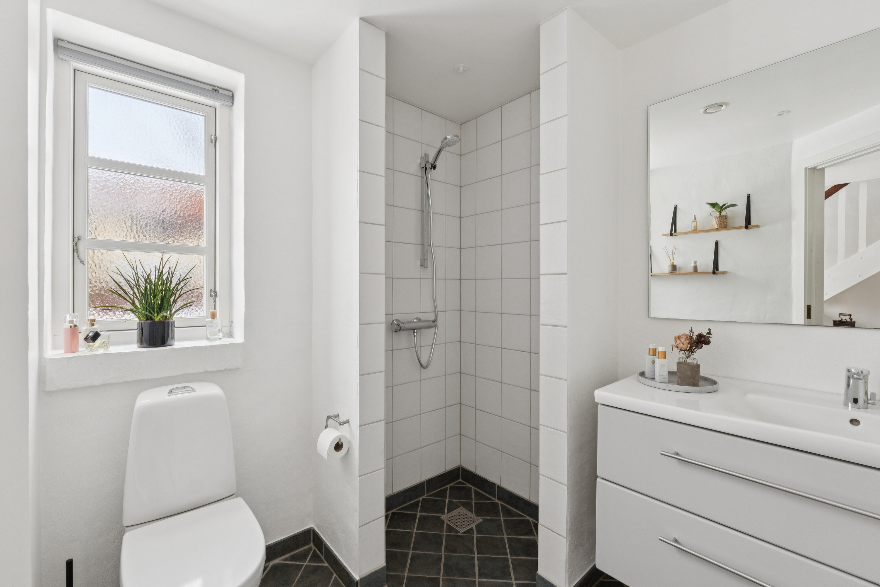 Fremhævet badeværelse billede i fuldskærmstilstand. Billede af Stensbjerg 15, 2600 Glostrup