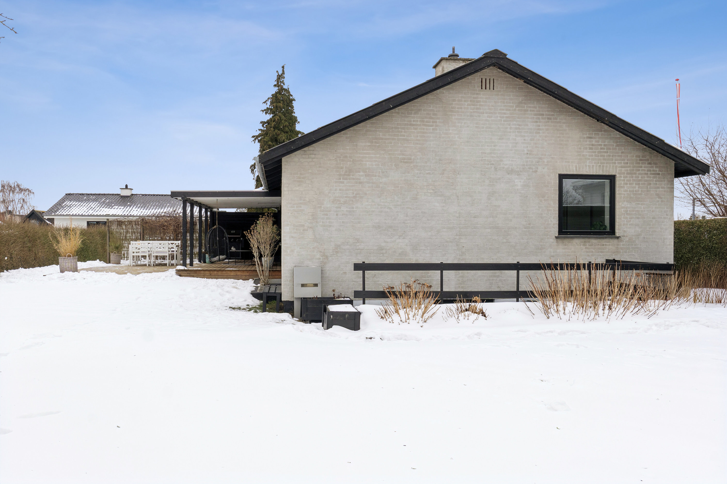 Fremhævet set fra haven billede i fuldskærmstilstand. Billede af Islevvangen 36, 2610 Rødovre