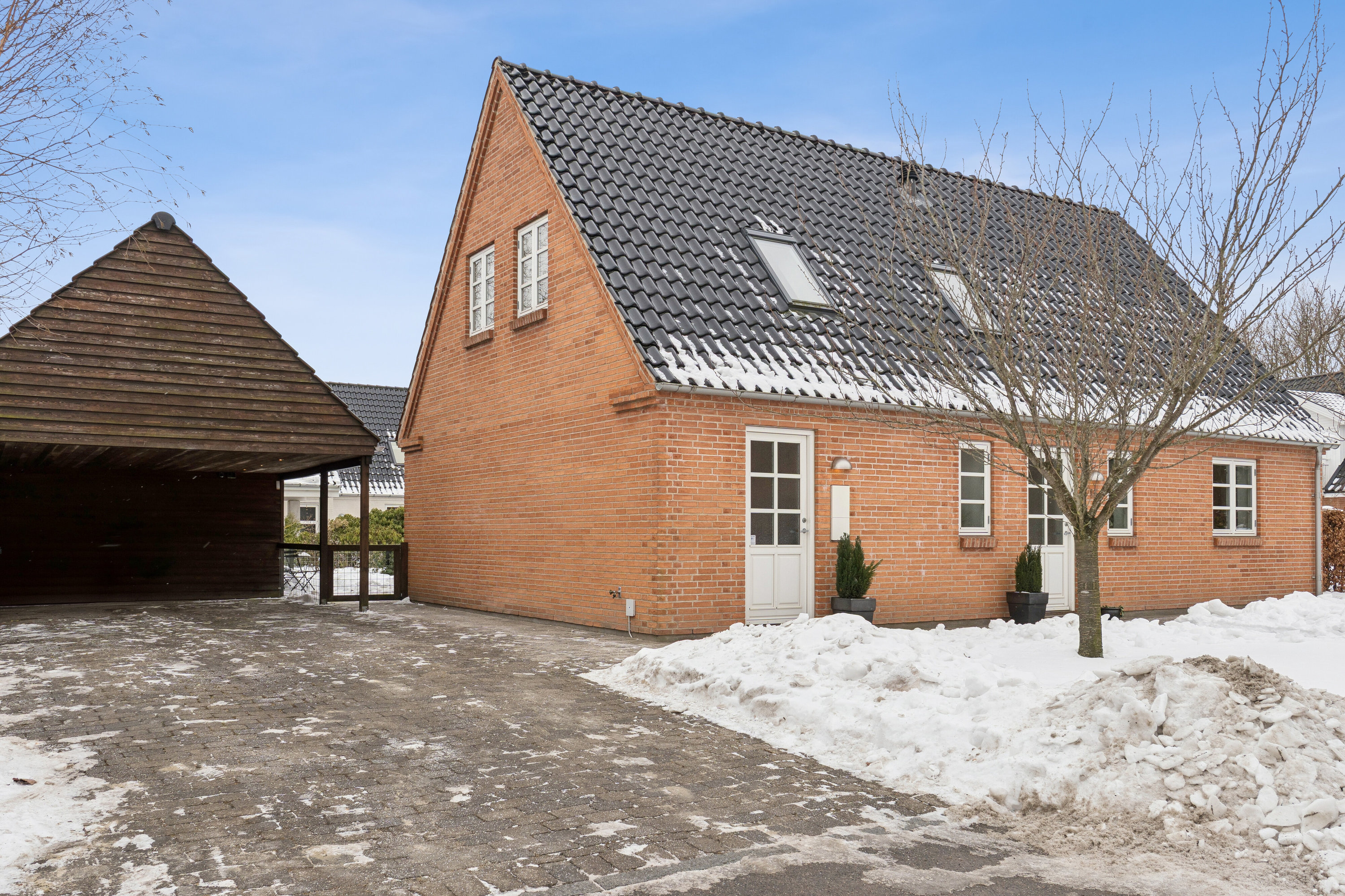 Fremhævet set fra vejen billede i fuldskærmstilstand. Billede af Stensbjerg 15, 2600 Glostrup