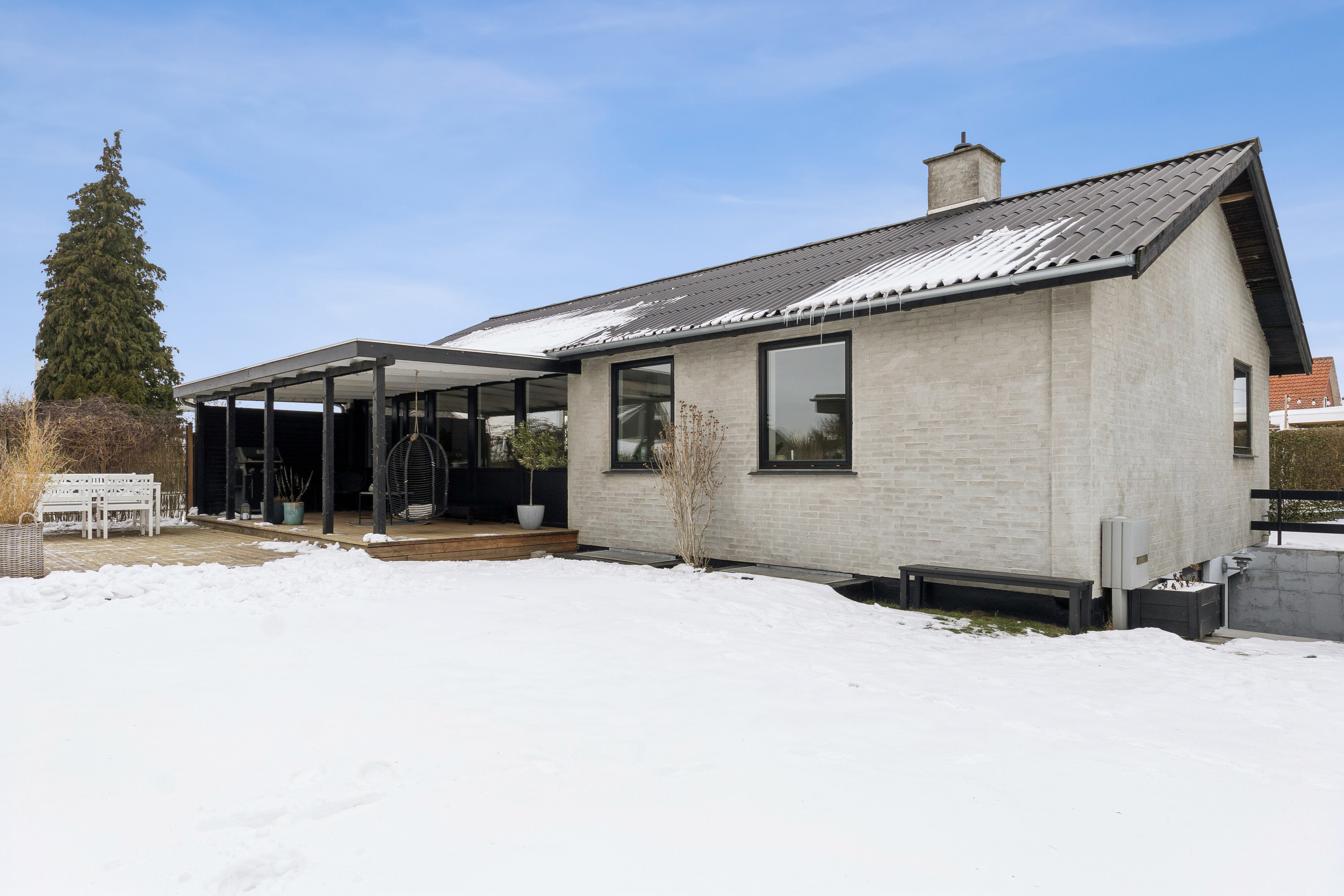 Fremhævet set fra haven billede i fuldskærmstilstand. Billede af Islevvangen 36, 2610 Rødovre