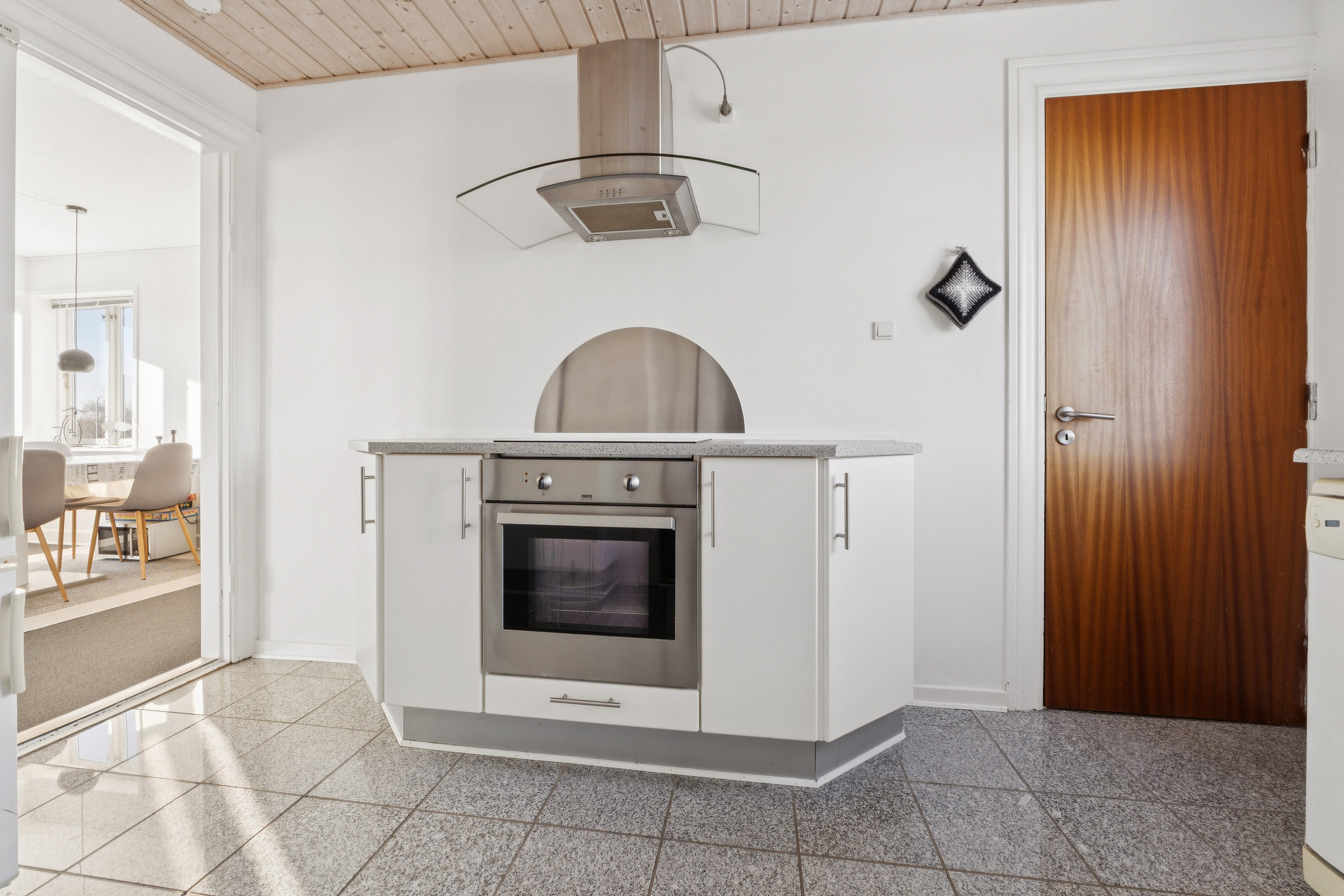 Fremhævet køkken billede i fuldskærmstilstand. Billede af Østergade 45, 5935 Bagenkop