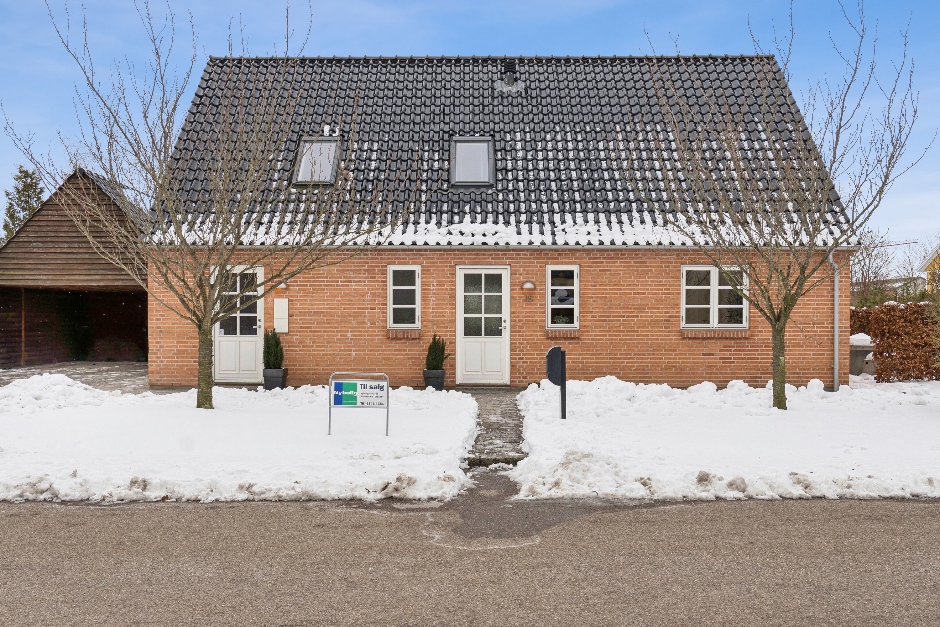 Fremhævet set fra vejen billede i fuldskærmstilstand. Billede af Stensbjerg 15, 2600 Glostrup