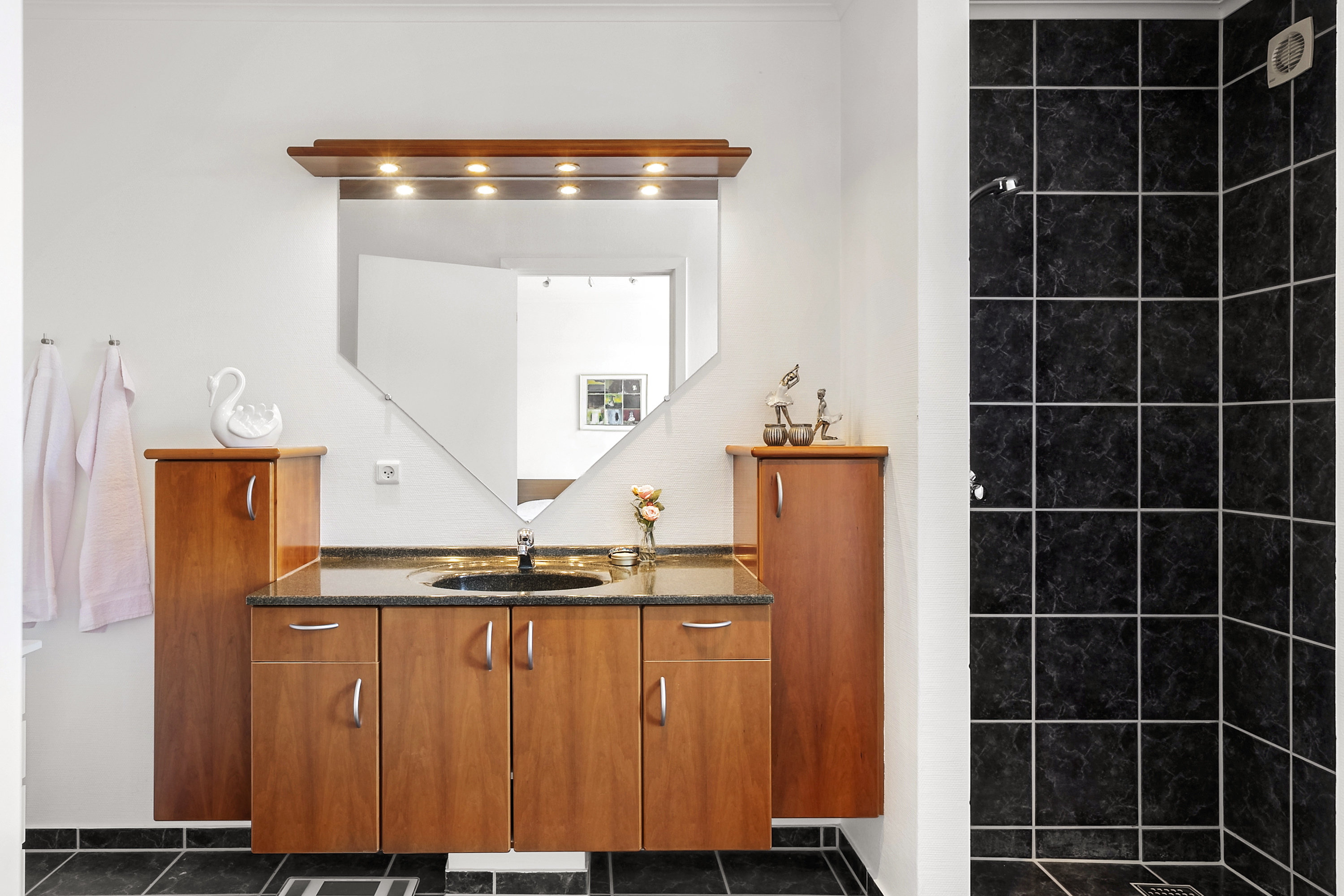 Fremhævet badeværelse billede i fuldskærmstilstand. Billede af Skovbakken 5, 6200 Aabenraa