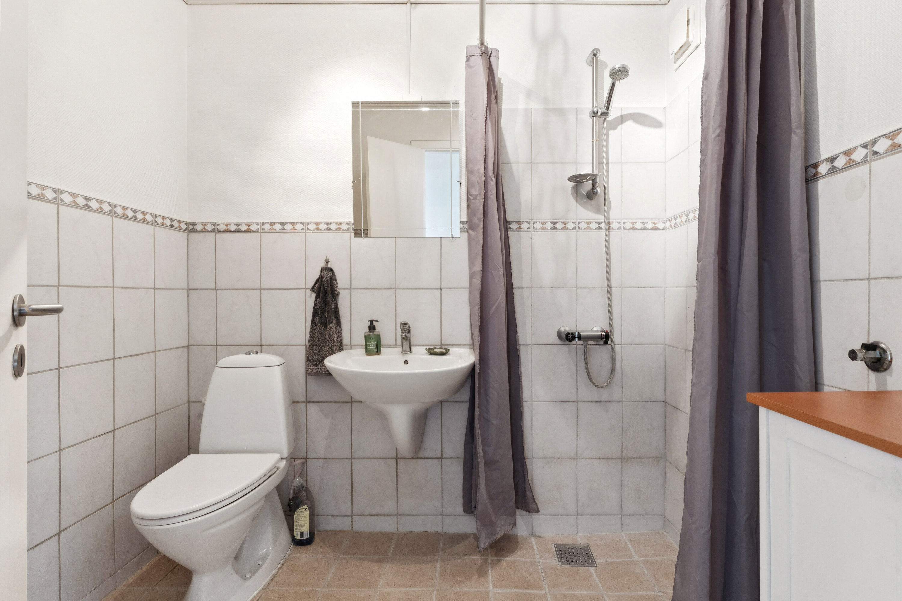 Fremhævet badeværelse billede i fuldskærmstilstand. Billede af Kærmindevej 22, 4760 Vordingborg