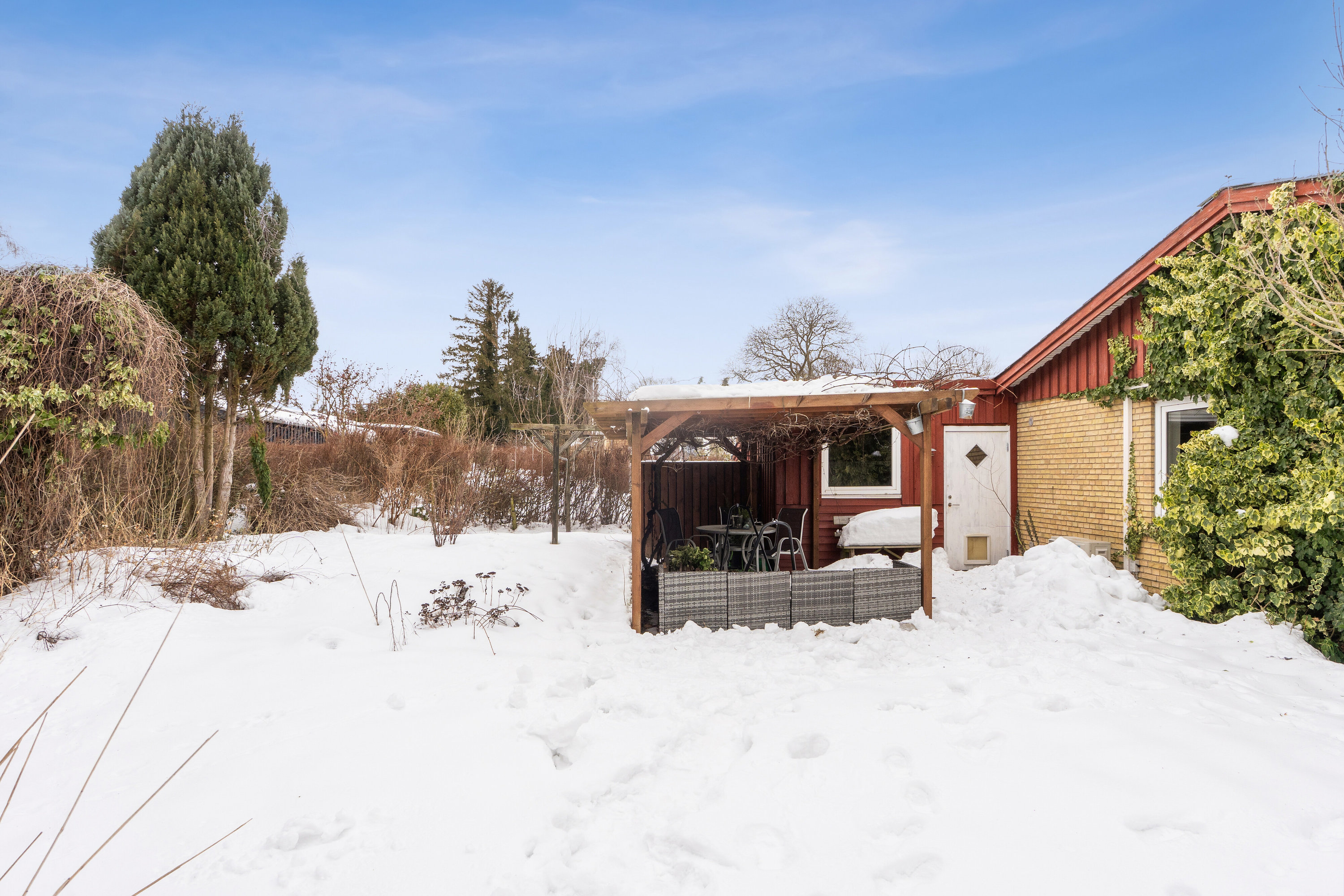 Fremhævet set fra haven billede i fuldskærmstilstand. Billede af Kærmindevej 22, 4760 Vordingborg