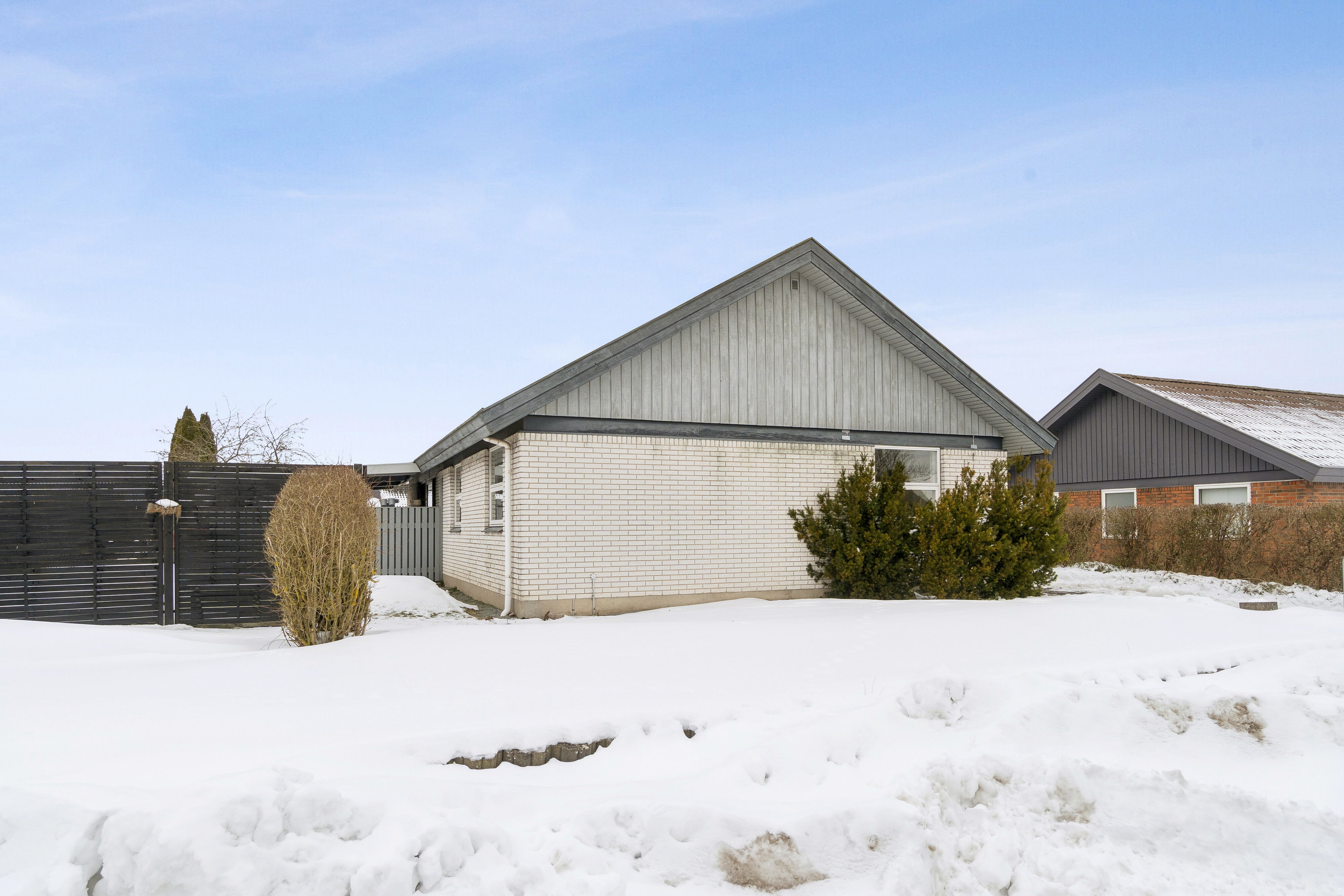 Fremhævet set fra haven billede i fuldskærmstilstand. Billede af Sydskrænten 12, 4690 Haslev