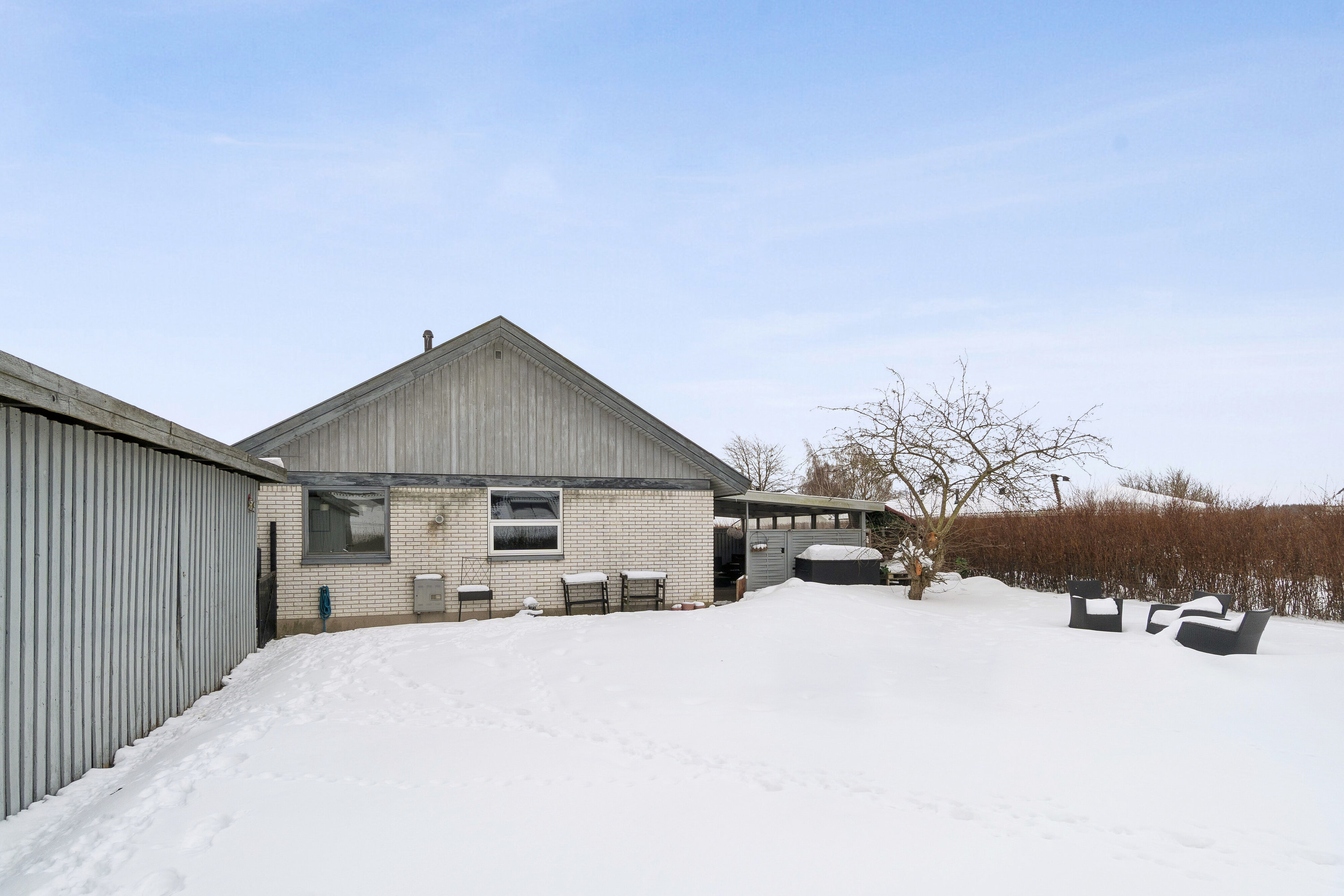 Fremhævet set fra haven billede i fuldskærmstilstand. Billede af Sydskrænten 12, 4690 Haslev