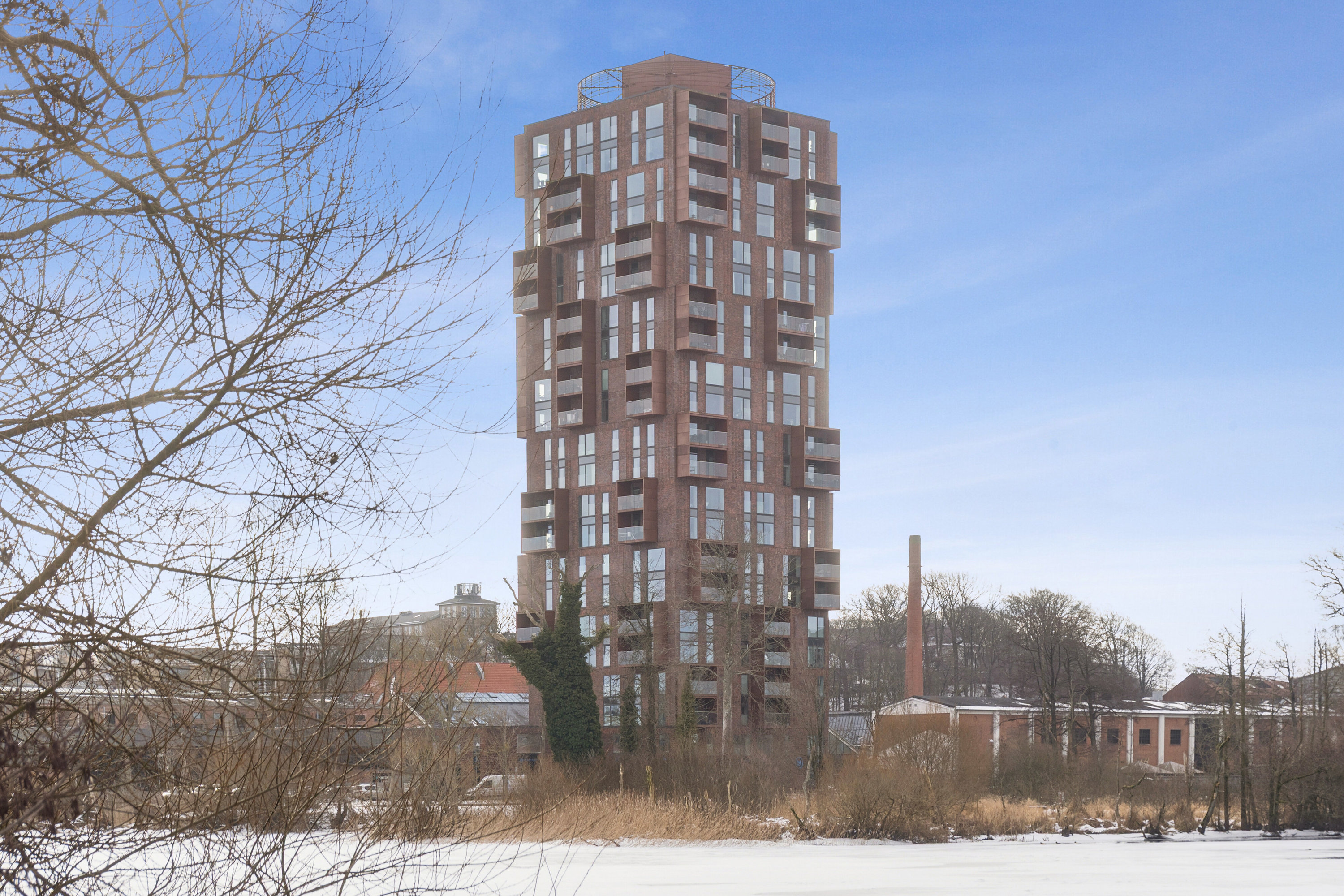 Fremhævet facade billede i fuldskærmstilstand. Billede af Papirfabrikken 52, 17. 3., 8600 Silkeborg