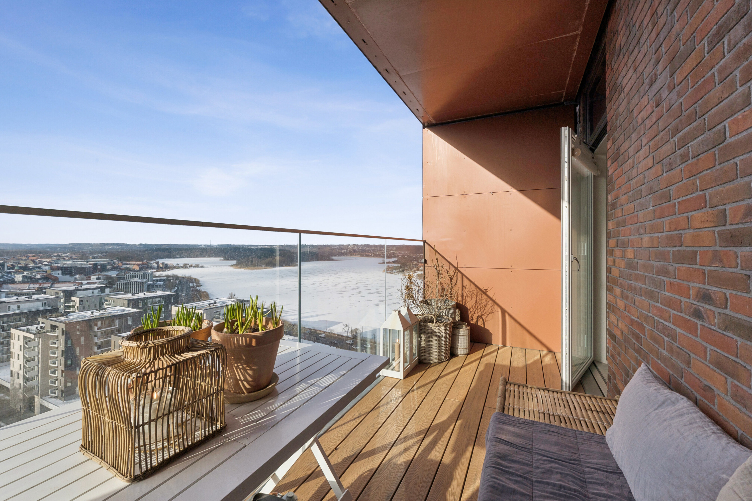 Fremhævet altan billede i fuldskærmstilstand. Billede af Papirfabrikken 52, 17. 3., 8600 Silkeborg