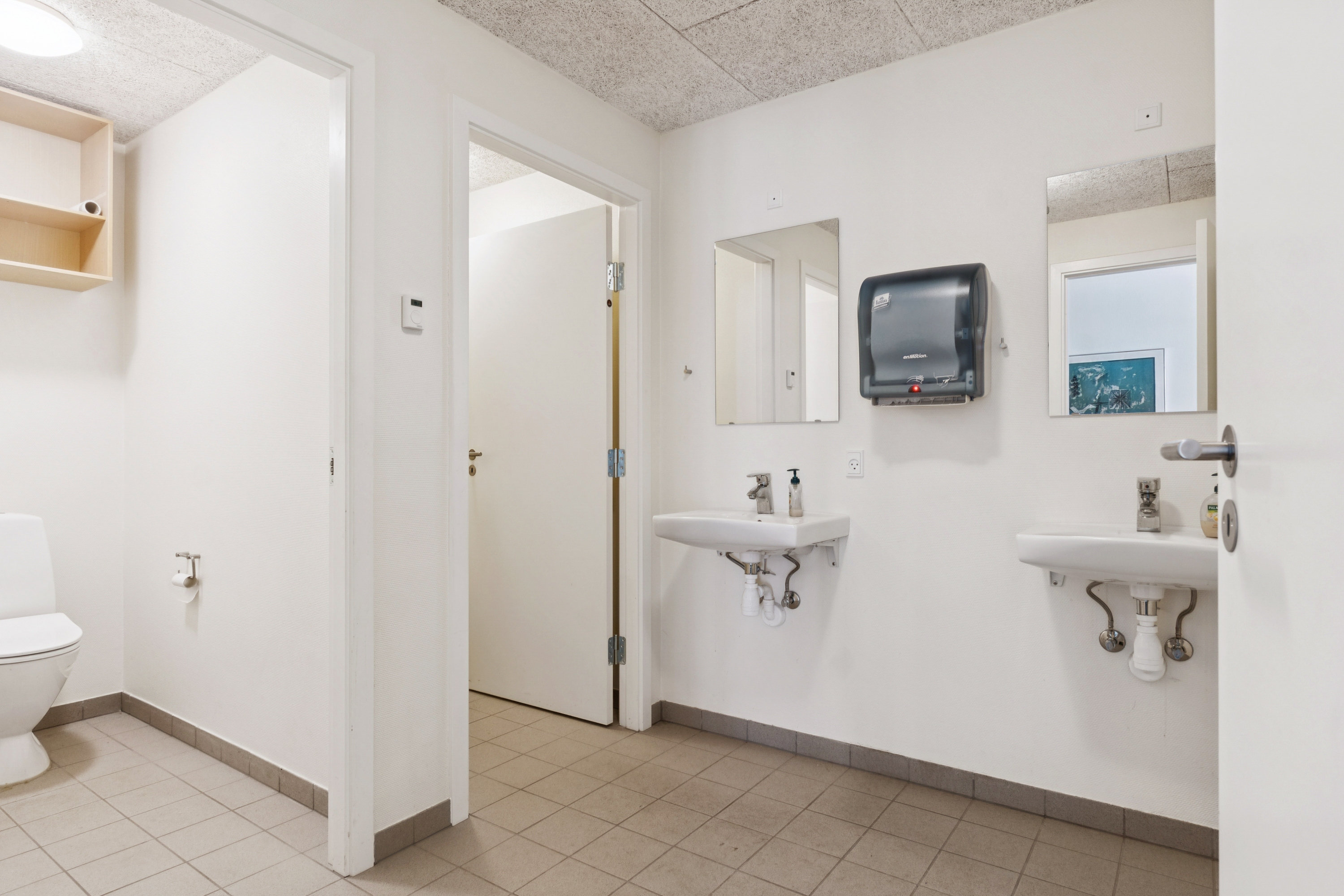 Fremhævet badeværelse billede i fuldskærmstilstand. Billede af Niels Kjærbyes Vej 11, 5610 Assens