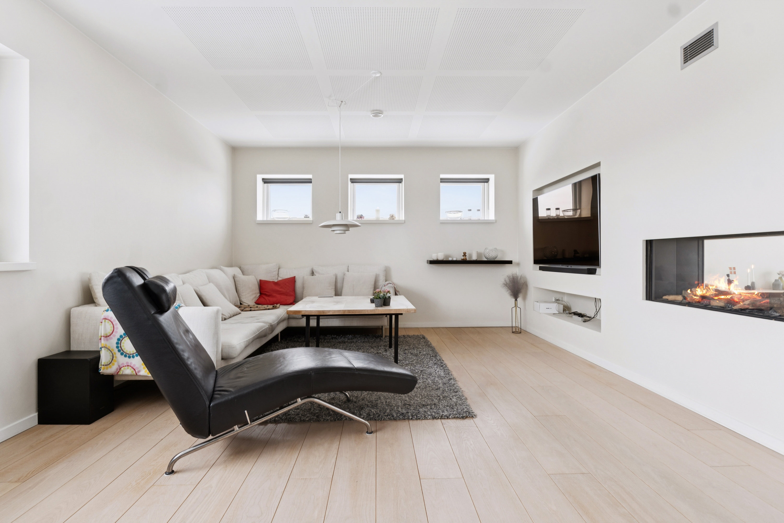 Fremhævet stue billede i fuldskærmstilstand. Billede af Niels Kjærbyes Vej 11, 5610 Assens